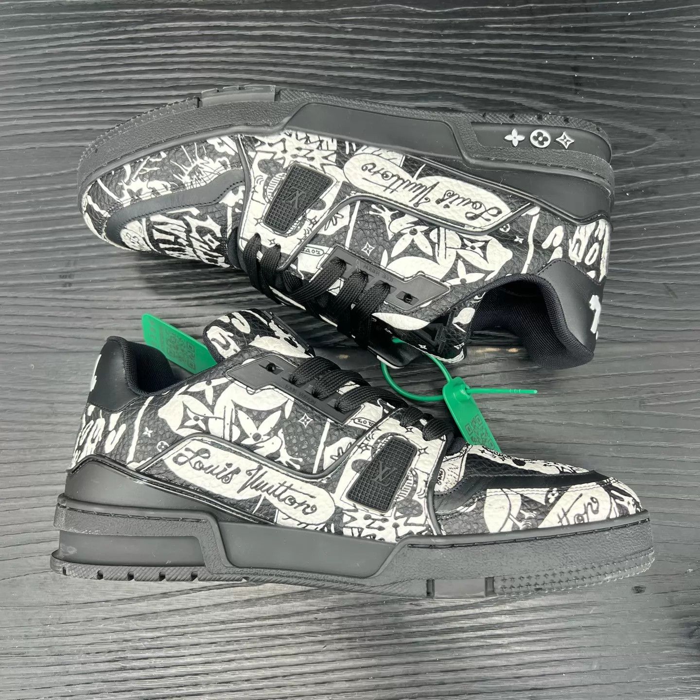 Louis Vuitton LV Trainer Black White Graffiti US7 EU41 Near New Size US 8 / EU 41 - 3 Thumbnail