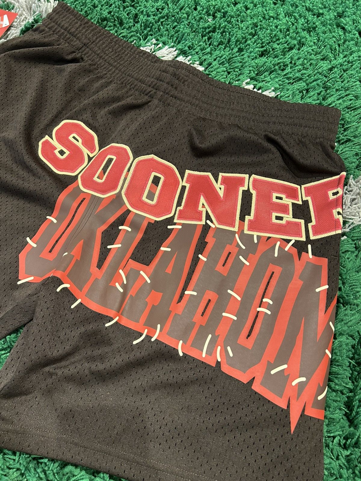 Mitchell & Ness × Travis Scott Travis Scott x Mitchell Ness OU Shorts Size US 40 / EU 56 - 4 Thumbnail