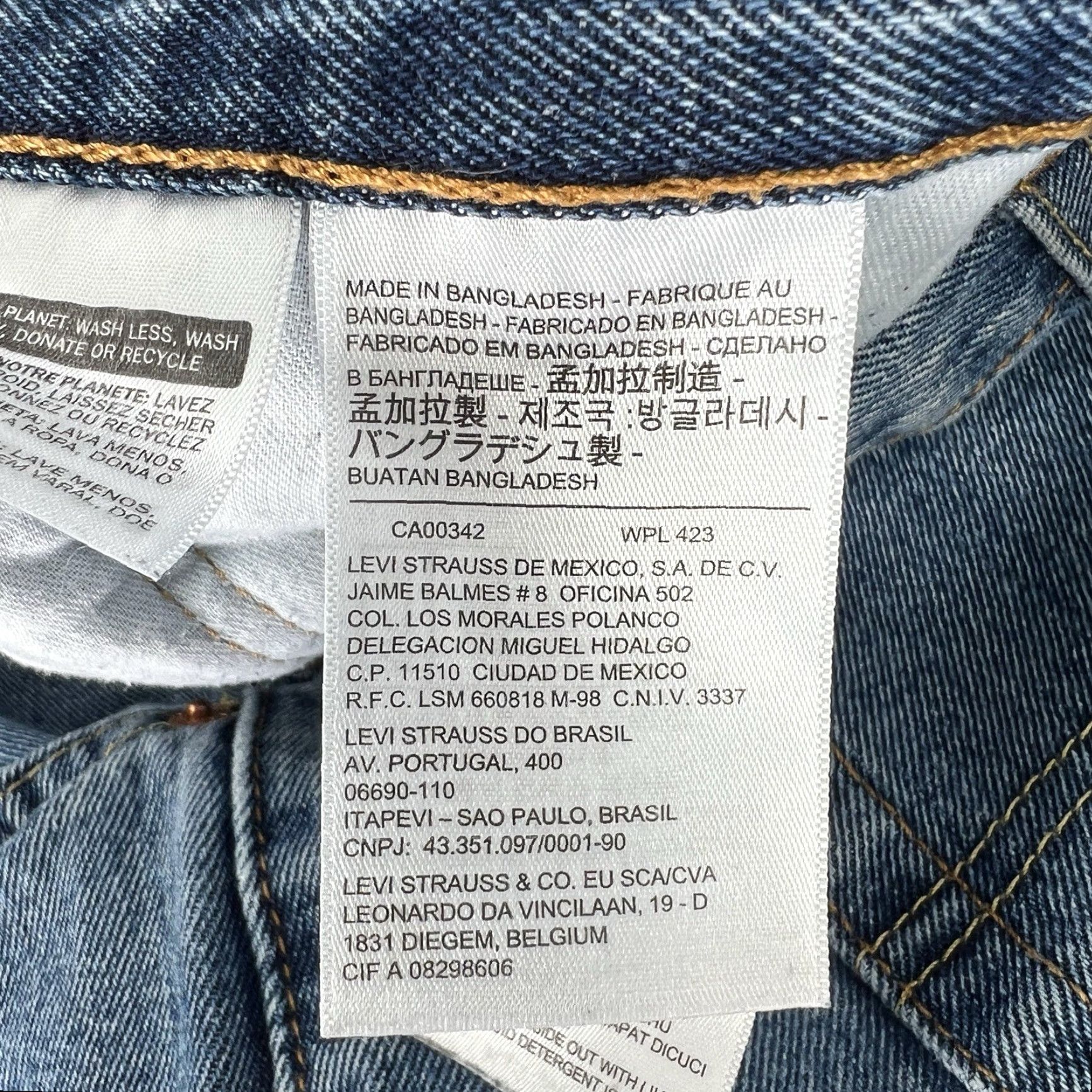 Levi's VINTAGE Levi's 550 Jeans Mens 40x30 Blue Light Wash Relaxed Fit Tapered 5-Pocket Denim Cotton Zip Closure Mens Size US 40 / EU 56 - 7 Thumbnail