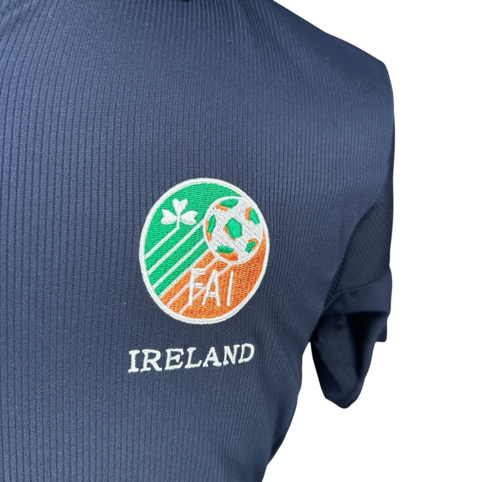 Umbro Umbro 2001 2002 Ireland National Football Team Jersey Mens M Size US M / EU 48-50 / 2 - 3 Thumbnail
