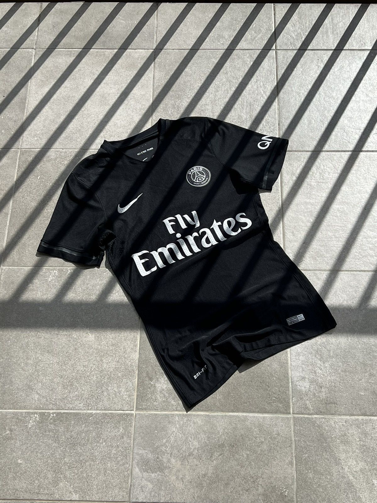 Nike Nike rare PSG jersey 2015/16 football shirt third Size US S / EU 44-46 / 1 - 1 Thumbnail