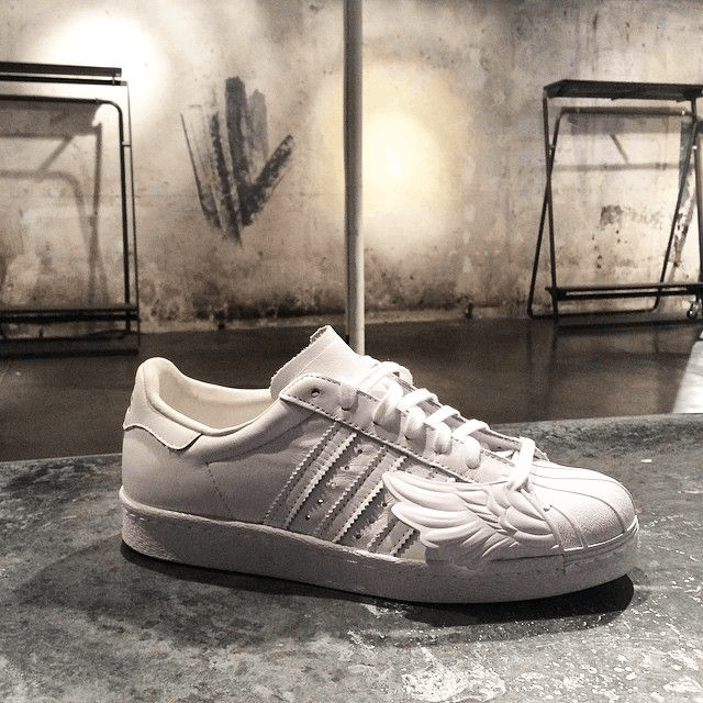 Adidas hotsell superstar wings