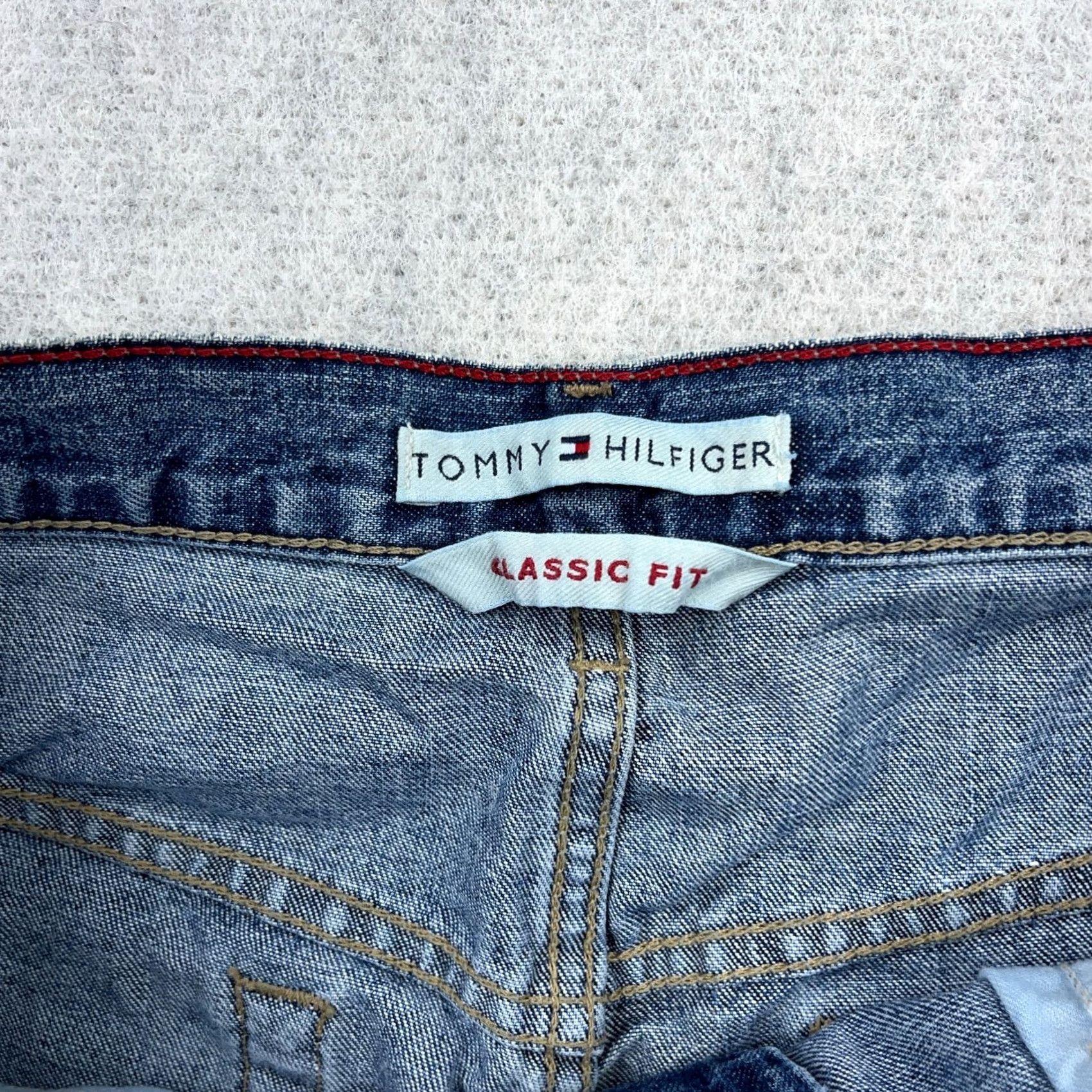 Tommy Hilfiger VINTAGE Tommy Hilfiger Jeans Women 14 Classic Fit Straight Leg Med Wash Y2K 00s Jeans Women 14 Blue 5-Pocket Design Regular Vintage Mens Womens Girls Size 36" / US 14 / IT 50 - 4 Thumbnail
