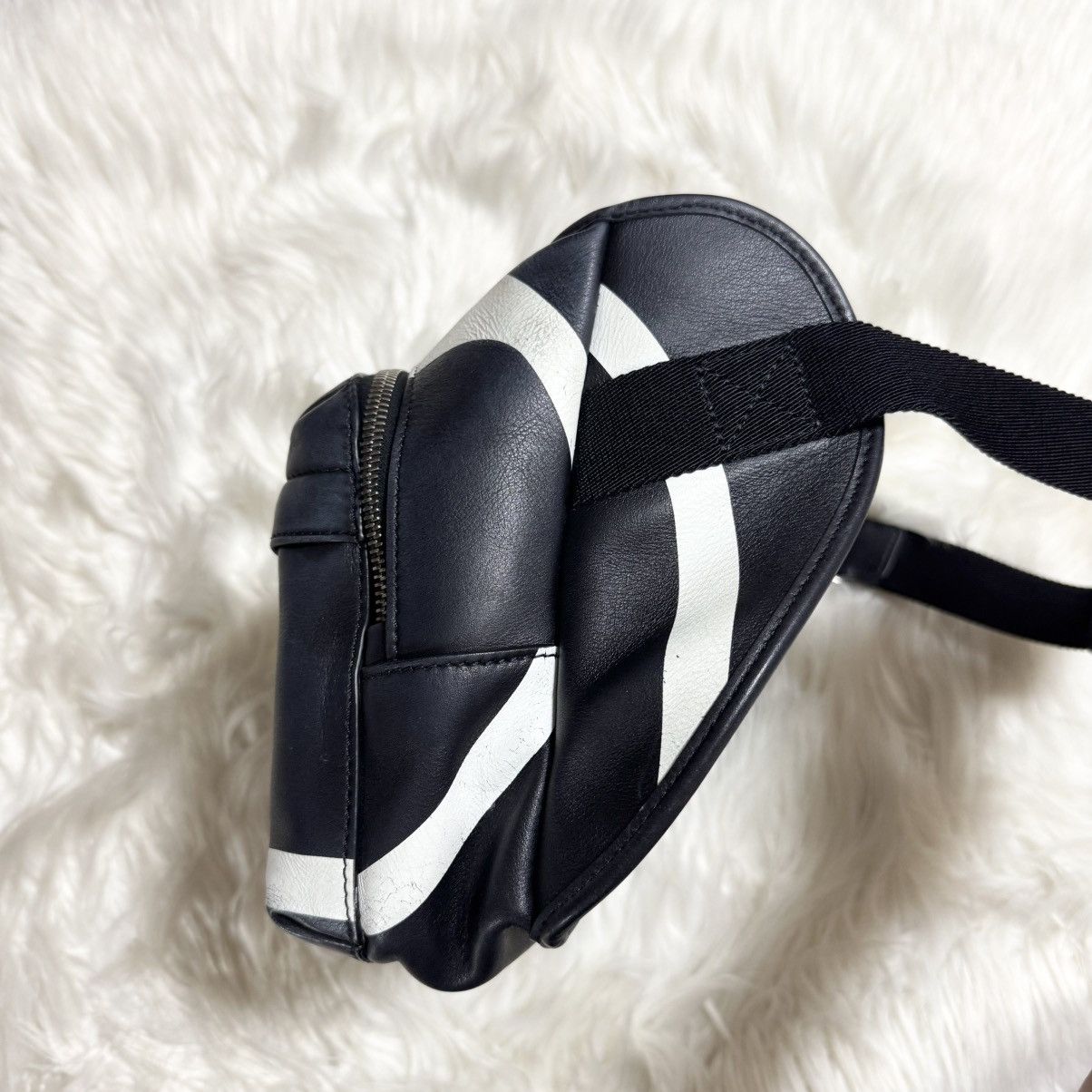 Valentino Valentino Studded Zip Giant V Logo Leather Sling Body Bag Size ONE SIZE - 8 Thumbnail