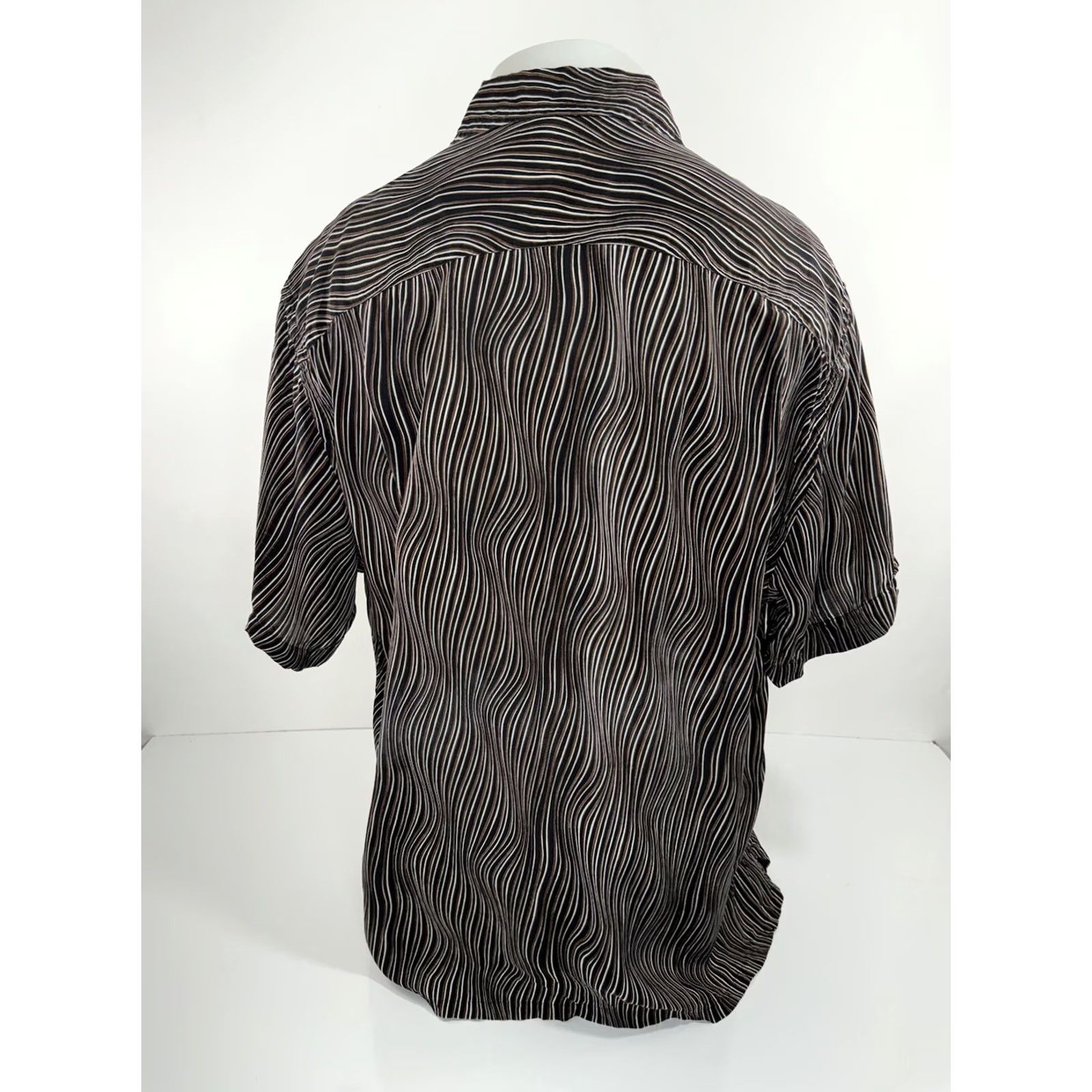 Brioni Brioni Italy - Rayon Wavy Striped Mens L Shirt Rubber? Size US L / EU 52-54 / 3 - 4 Thumbnail
