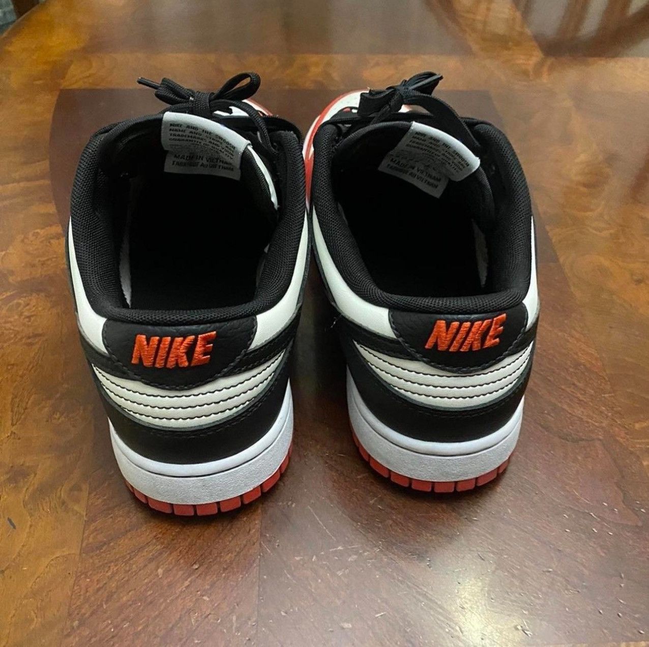 Nike Nike Dunk Low EMB x NBA 75th Anniversary - Bulls 2021 Size US 9.5 / EU 42-43 - 5 Thumbnail