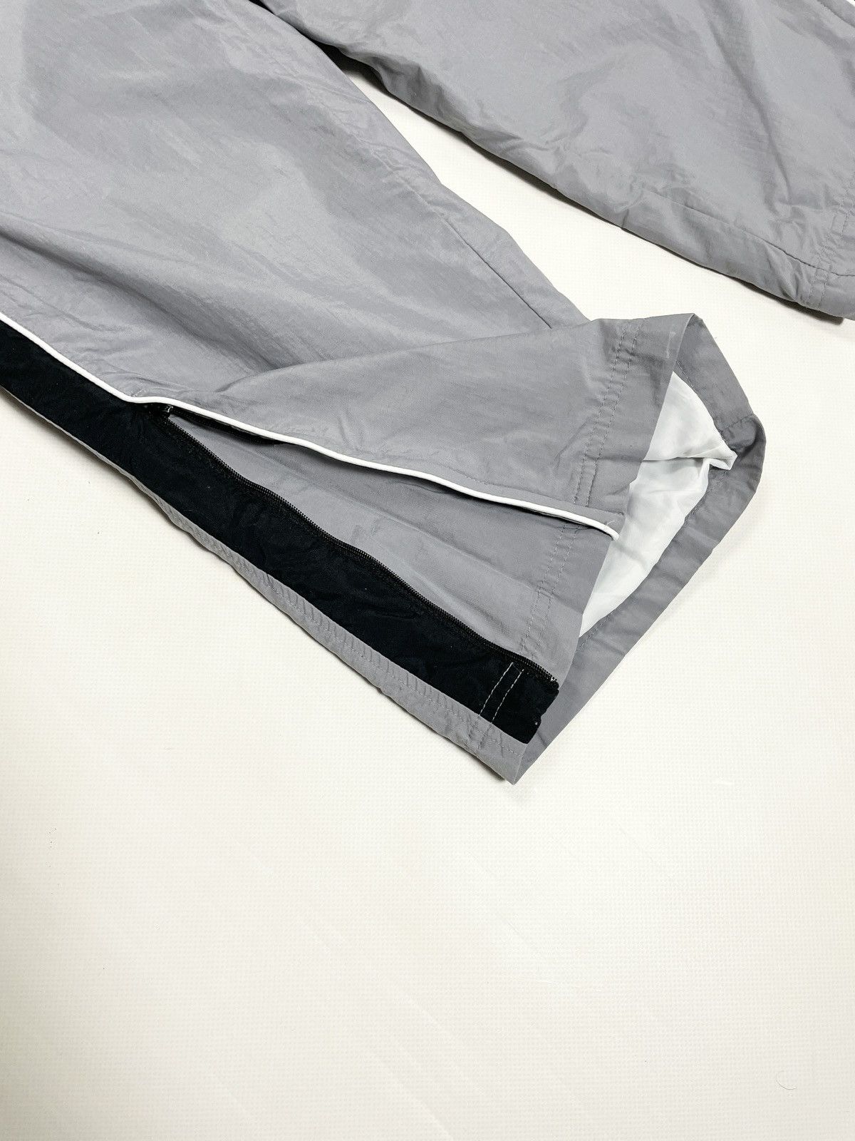 Nike Nike Vintage 00s 💋 silver grey acg truck sweat sport pants Size US 32 / EU 48 - 10 Thumbnail