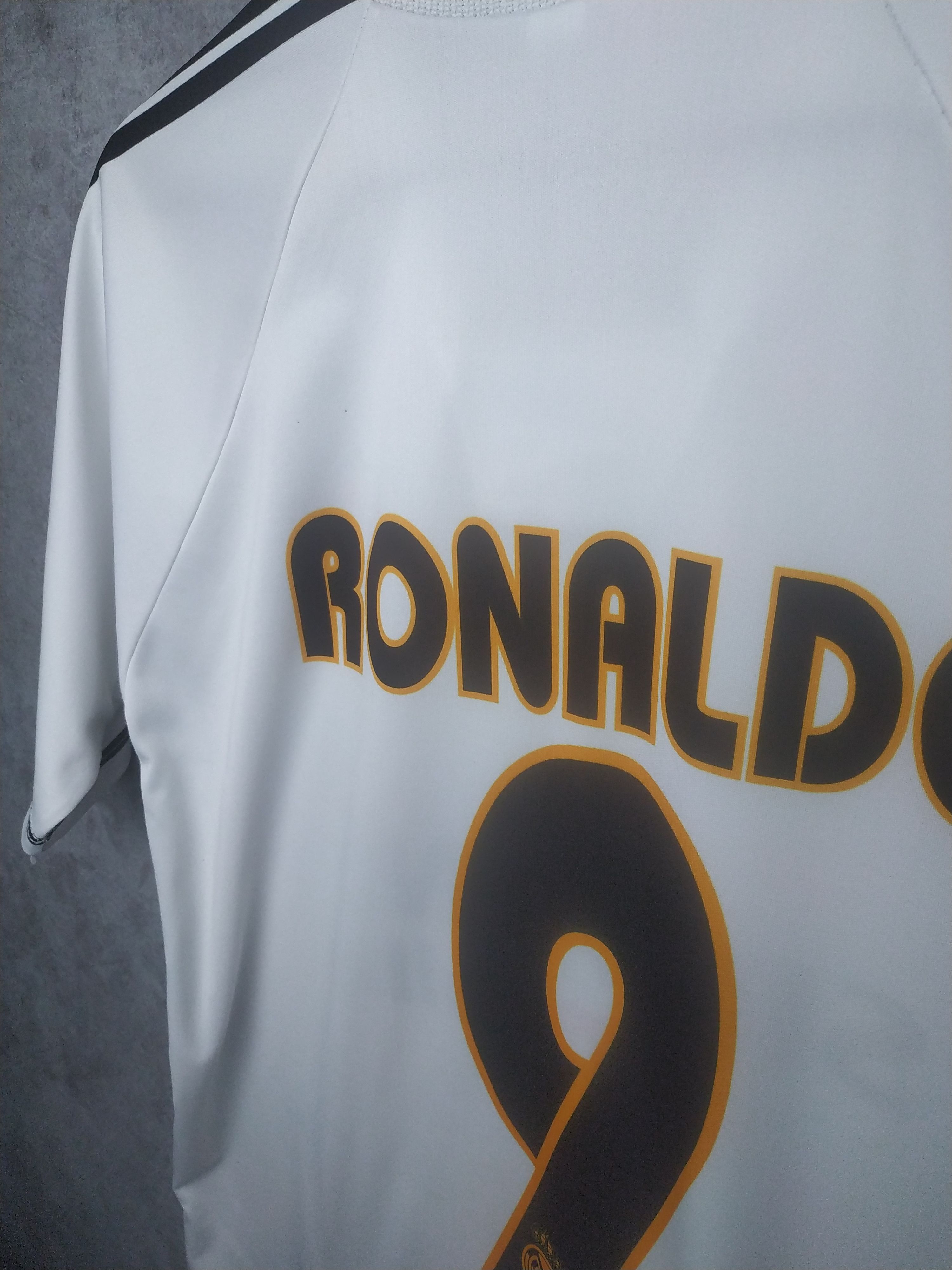 Vintage Ronaldo 9 Real Madrid vintage football soccer jersey Size US S / EU 44-46 / 1 - 2 Thumbnail