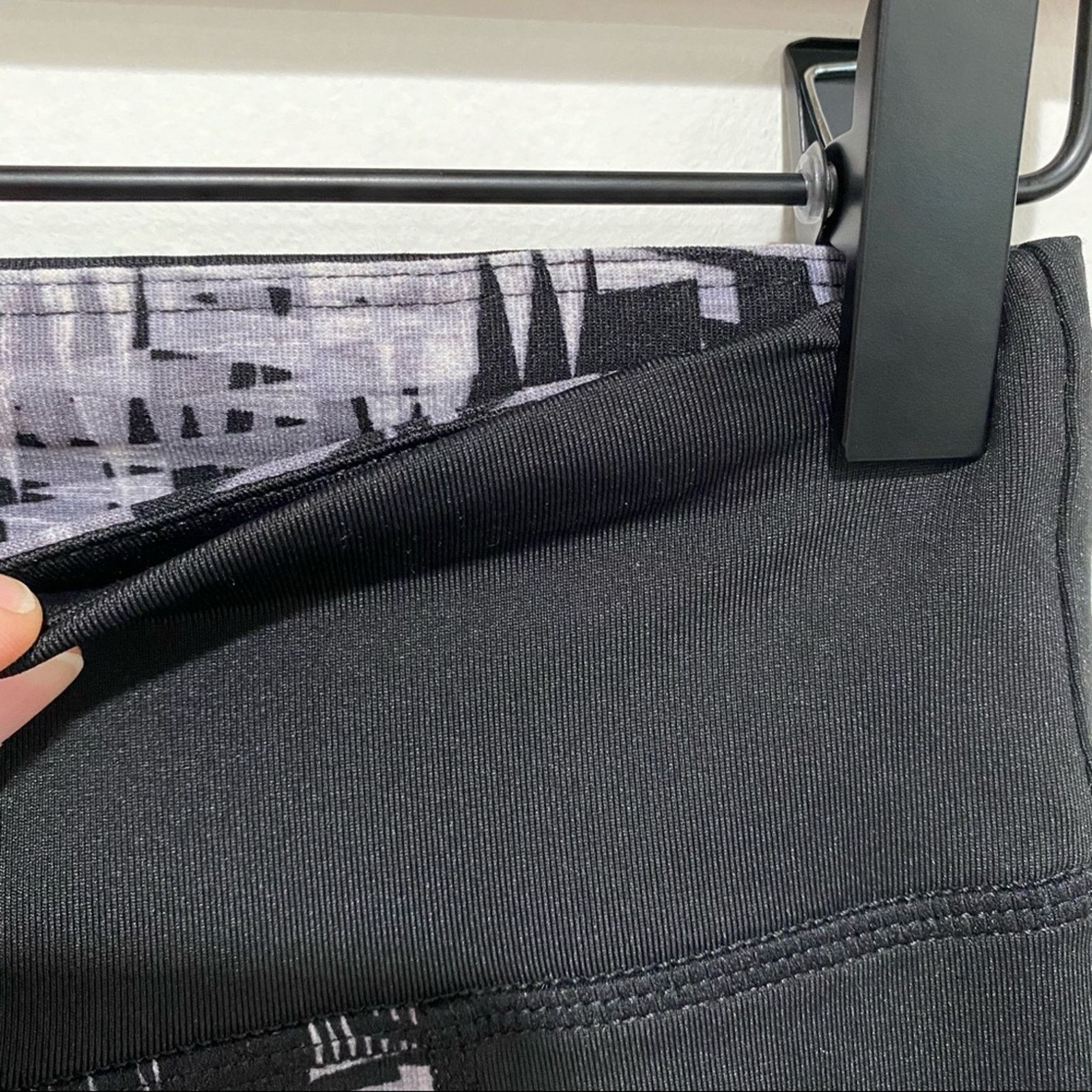 Lou & Grey Lou & Grey Black Gray Etchblock Patterned Leggings Size 27" / US 4 / IT 40 - 7 Thumbnail