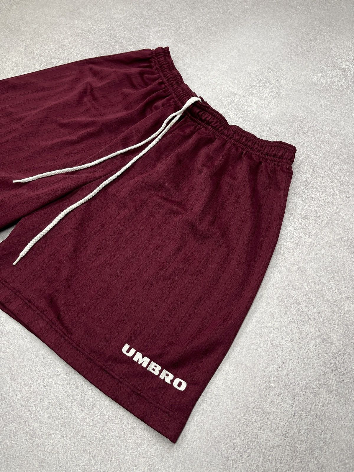 Umbro Vintage Umbro Basic Vinous Shorts Football Y2K Soccer Size US 36 / EU 52 - 3 Thumbnail