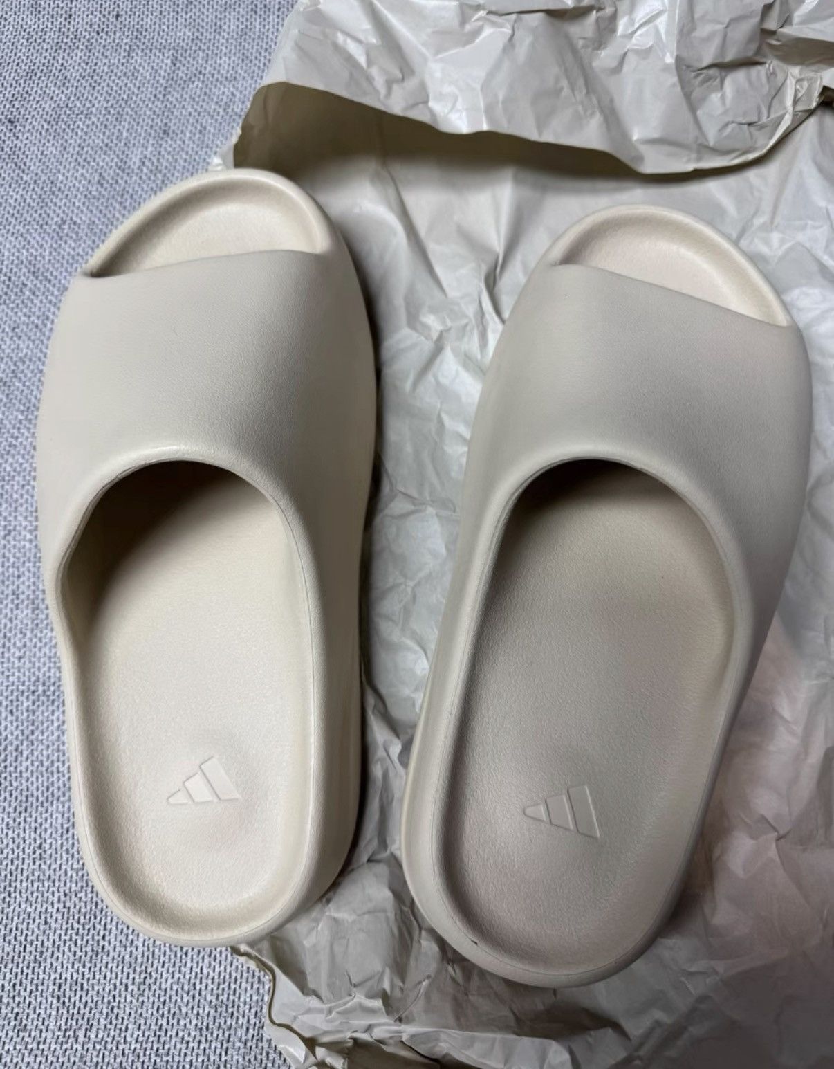 Adidas Adidas Yeezy Slide Bone FZ5897 K37 Size US 9 / EU 42 - 1 Thumbnail