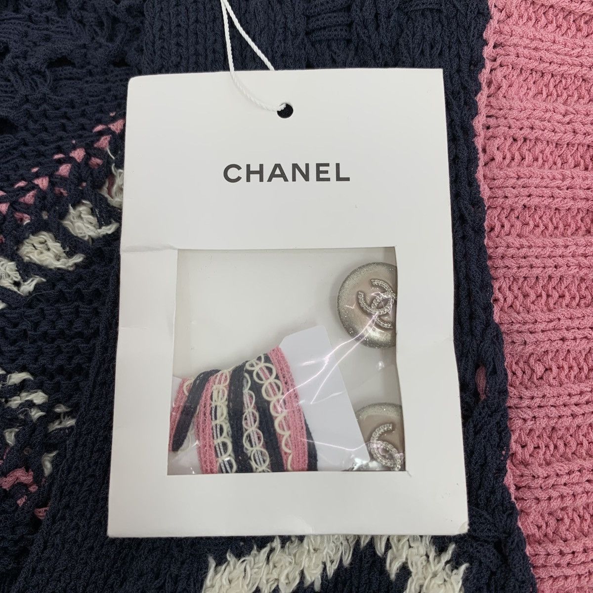 Chanel Chanel Navy V-neck Sleeveless Hollow Out Knit Cardigan K26WX Size XXS / US 00 / IT 34 - 7 Thumbnail
