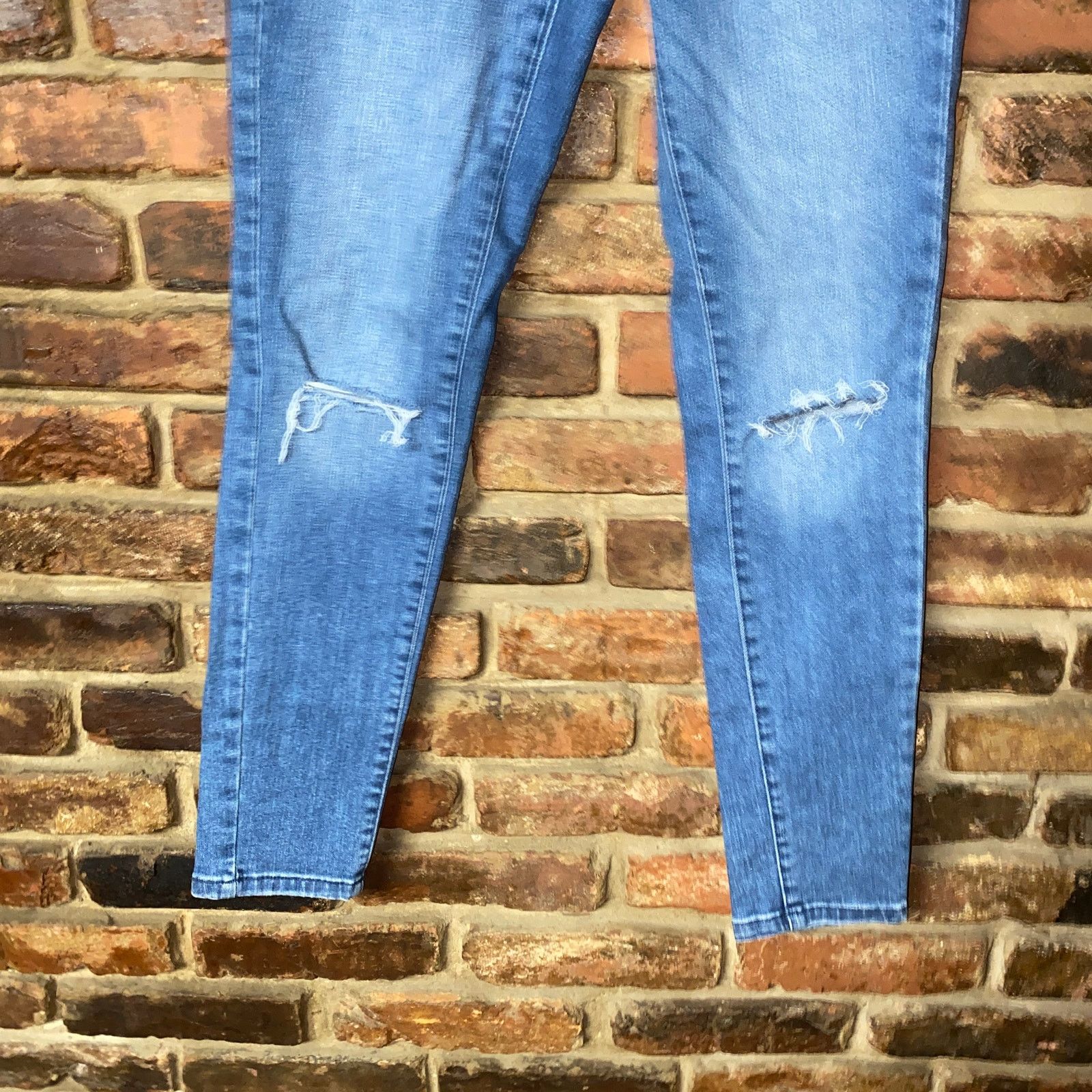 Mossimo Mossimo Medium Wash Blue Denim Mid-Rise Skinny Jeans Size 2 Size 26" / US 2 / IT 38 - 3 Thumbnail