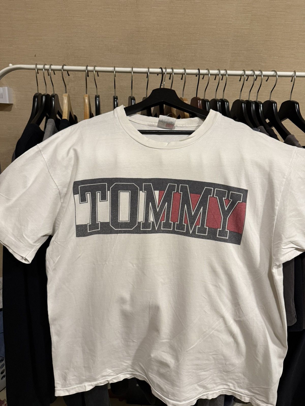 Tommy Hilfiger Vintage 1990s Tommy Hilfiger Single Stitched Tee Size US L / EU 52-54 / 3 - 1 Thumbnail