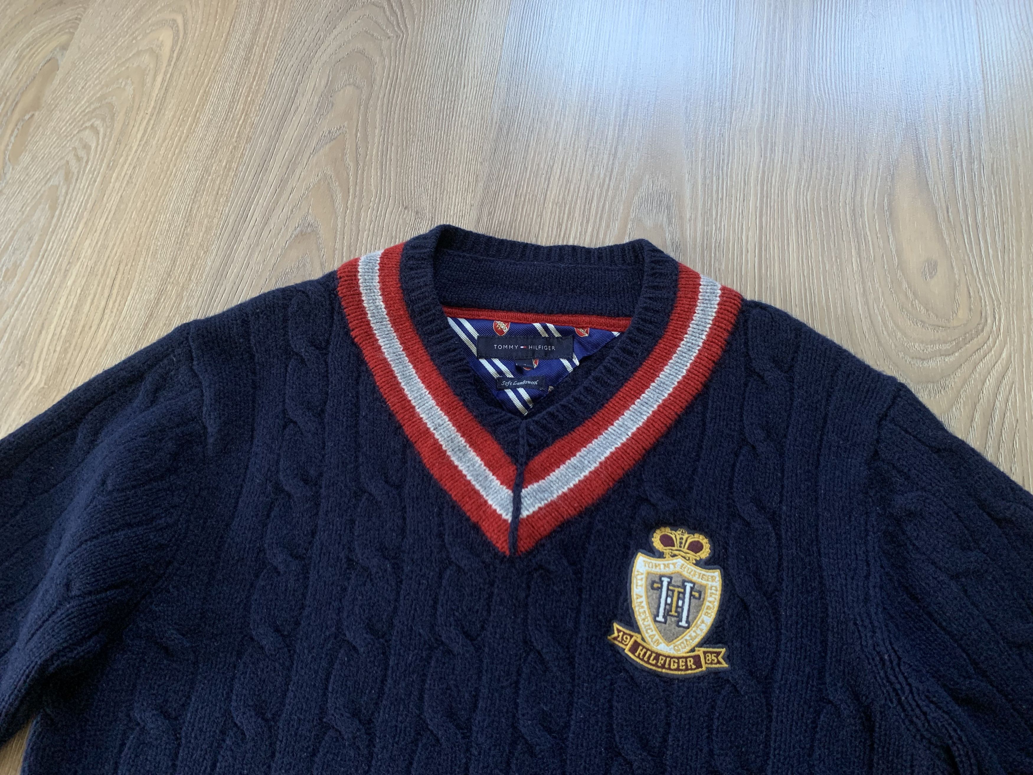 Tommy Hilfiger Mens Tommy Hilfiger Cable Knit V Neck Lambswool Jumper Size US XL / EU 56 / 4 - 6 Thumbnail
