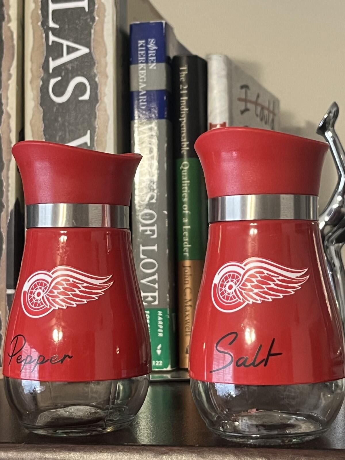 The Unbranded Brand Detroit Red Wings Stainless Steel Salt & Pepper Shaker Size ONE SIZE - 1 Preview