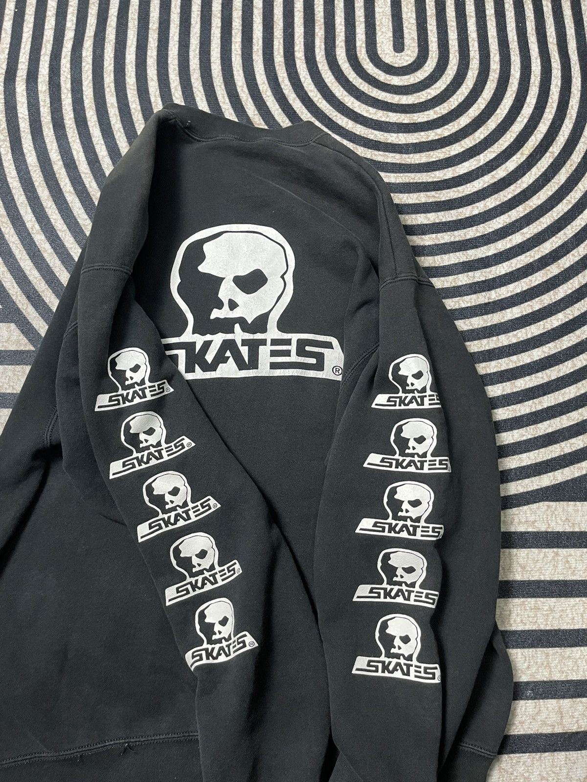 Fruit Of The Loom 90s OG SKULL SKATES SKATEBOARD SWEATSHIRT SUN FADED Size US XL / EU 56 / 4 - 2 Thumbnail