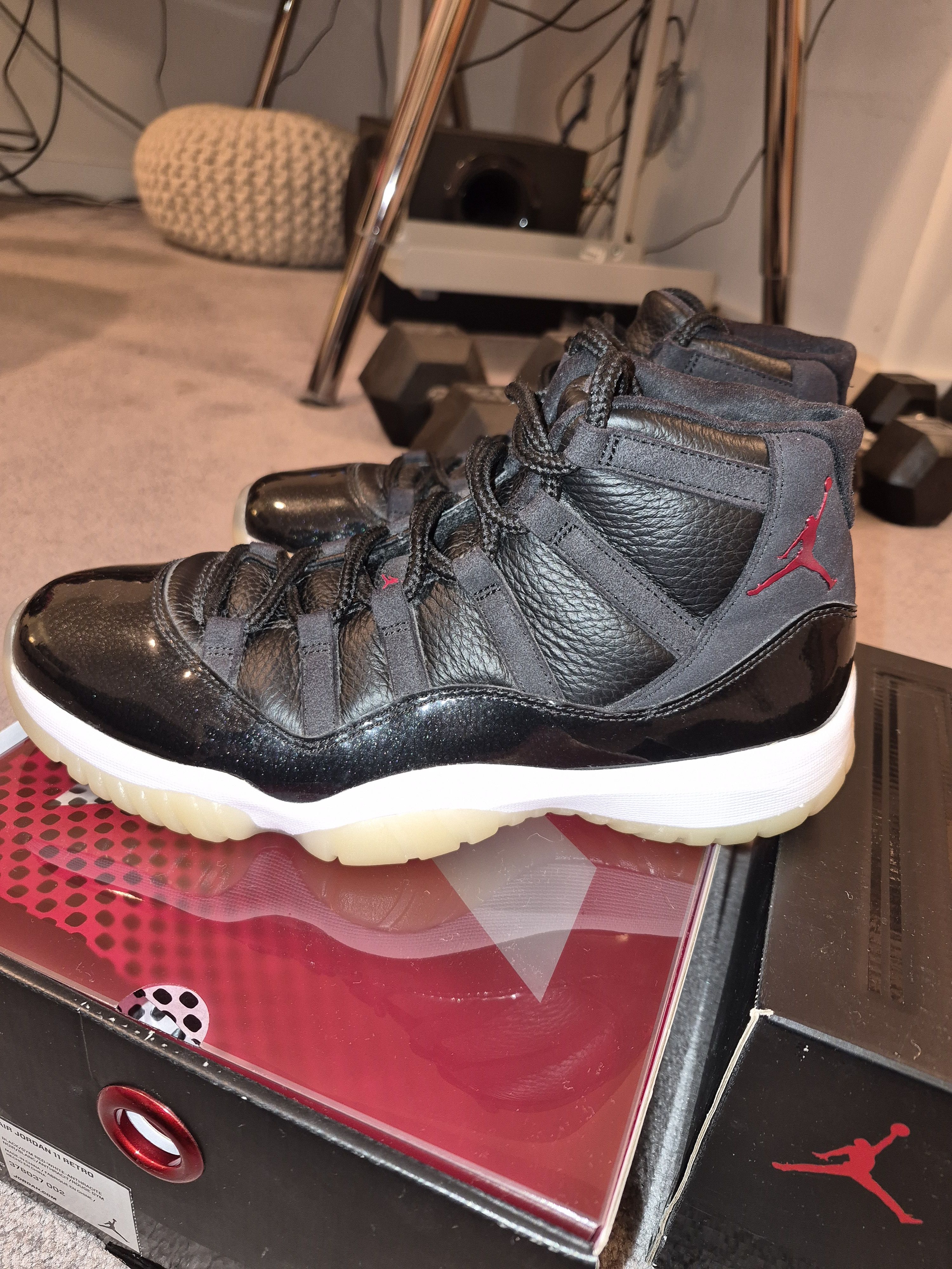 Jordan Brand Nike "Air Jordan Retro 11", "72-10" Edition Sneaker Size US 9 / EU 42 - 2 Thumbnail