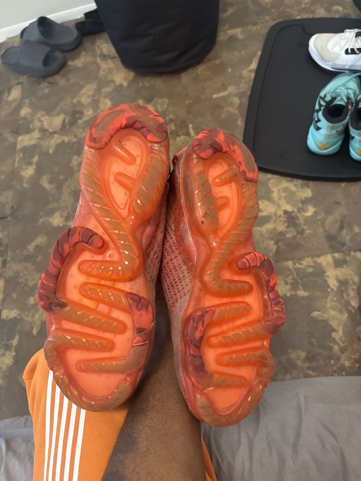 Nike Nike Air VaporMax Flyknit Red Size US 10 / EU 43 - 4 Thumbnail
