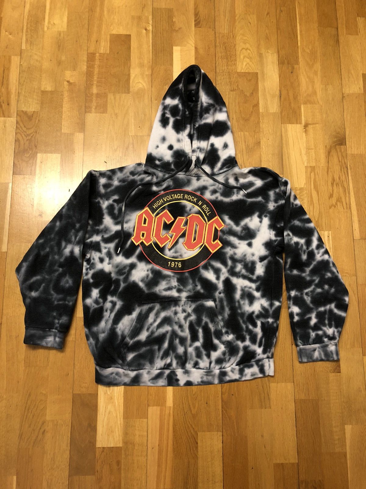 AC/DC × Vintage AC/DC 1976 CLASSIC VINTAGE DESIGN ROCK BAND HOODIE ...