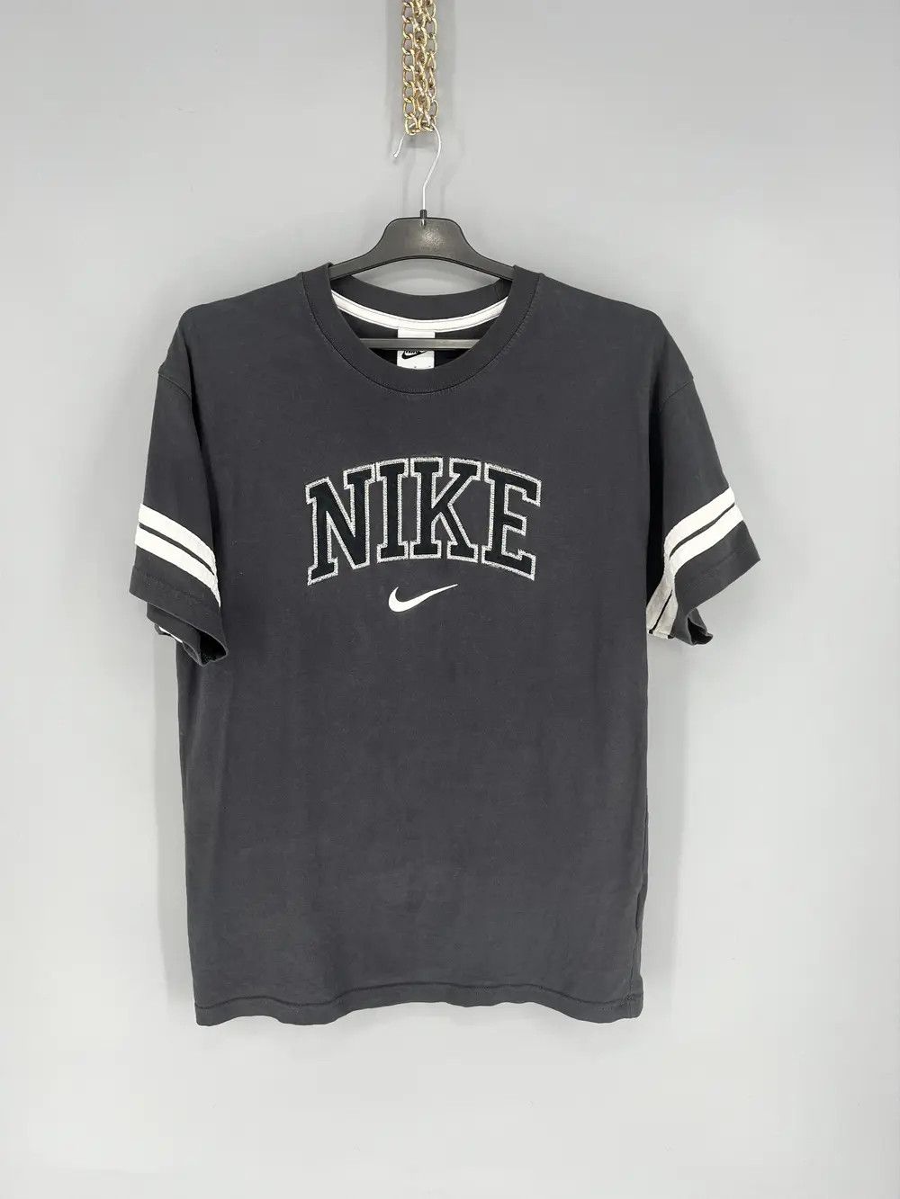Other Vintage Y2K Nike Center Swoosh Logo T-Shirt Size US M / EU 48-50 / 2 - 1 Thumbnail