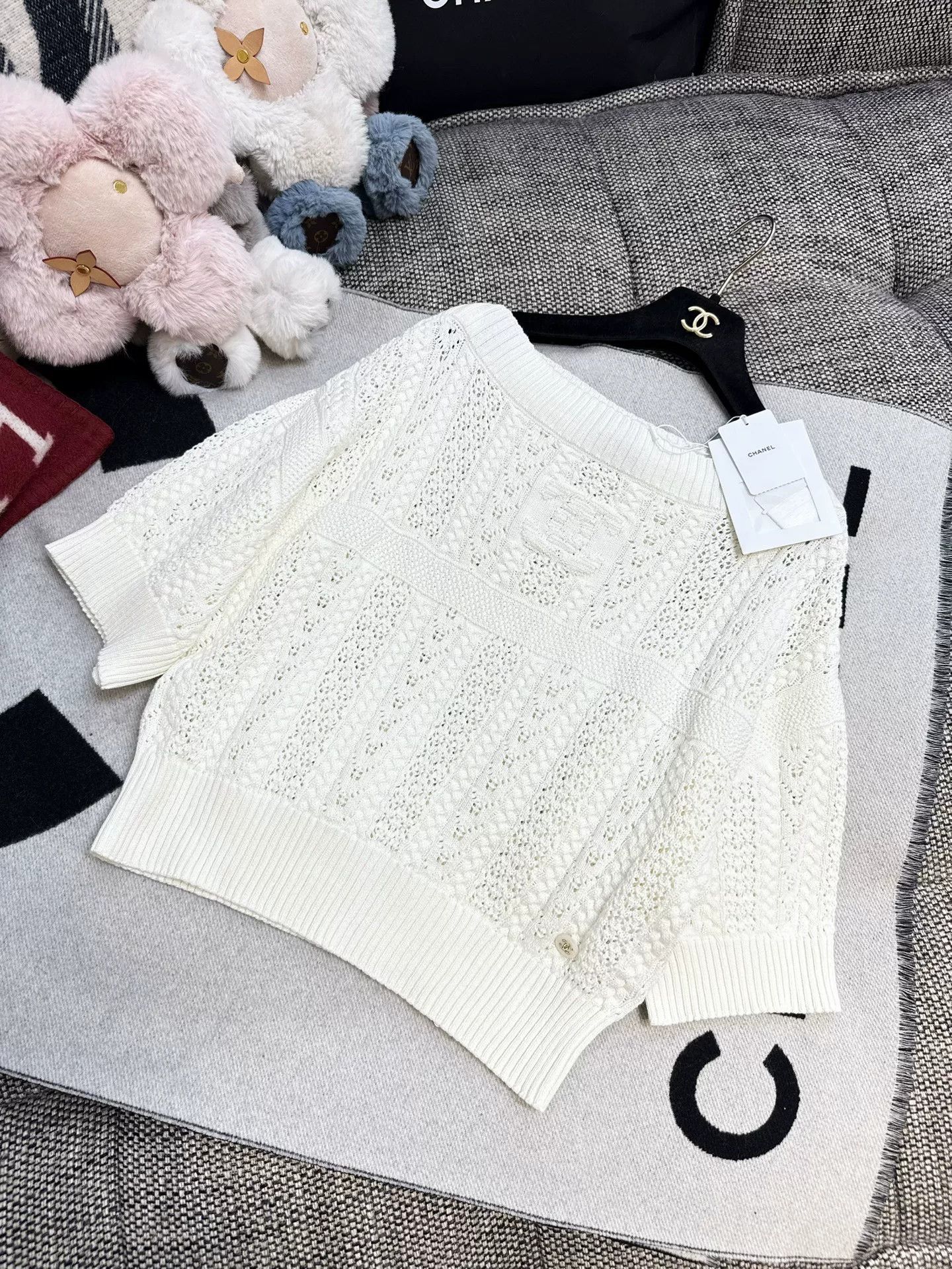 Chanel coco beach white knit top by chanel Size US M / EU 48-50 / 2 - 1 Thumbnail
