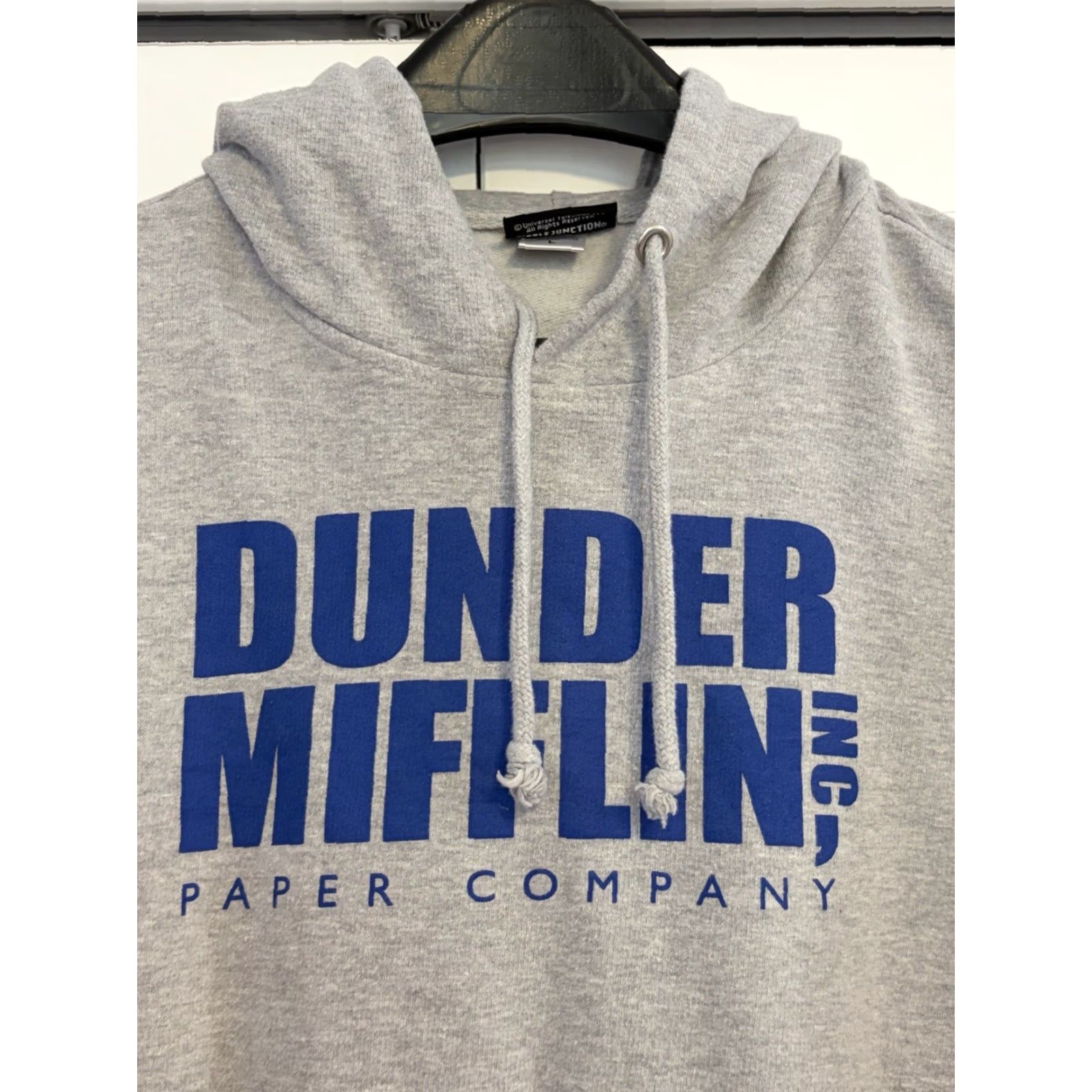 Gildan VINTAGE? No—not vintage. The Office Dunder Mifflin Mens Sweatshirt Hoodie Gray Hooded Pullover sz Large Size US L / EU 52-54 / 3 - 5 Thumbnail