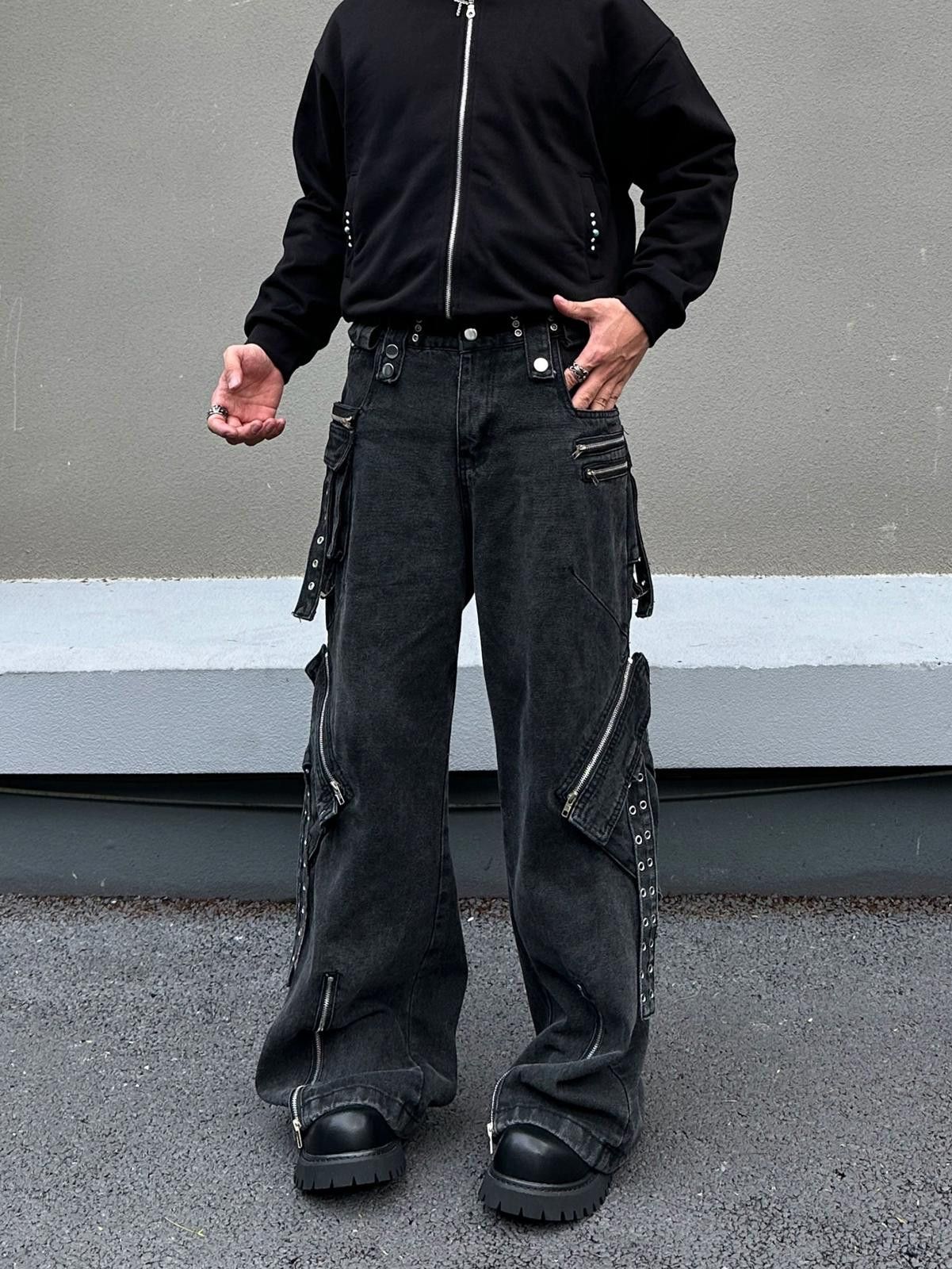 Japanese Brand Black Wide Leg Cargo Pants with Zipper and Strap Details Size US 32 / EU 48 - 6 Thumbnail