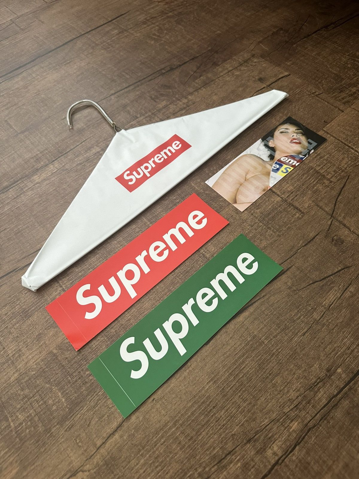 Supreme Supreme Hanger + Sticker Set Size ONE SIZE - 2 Thumbnail