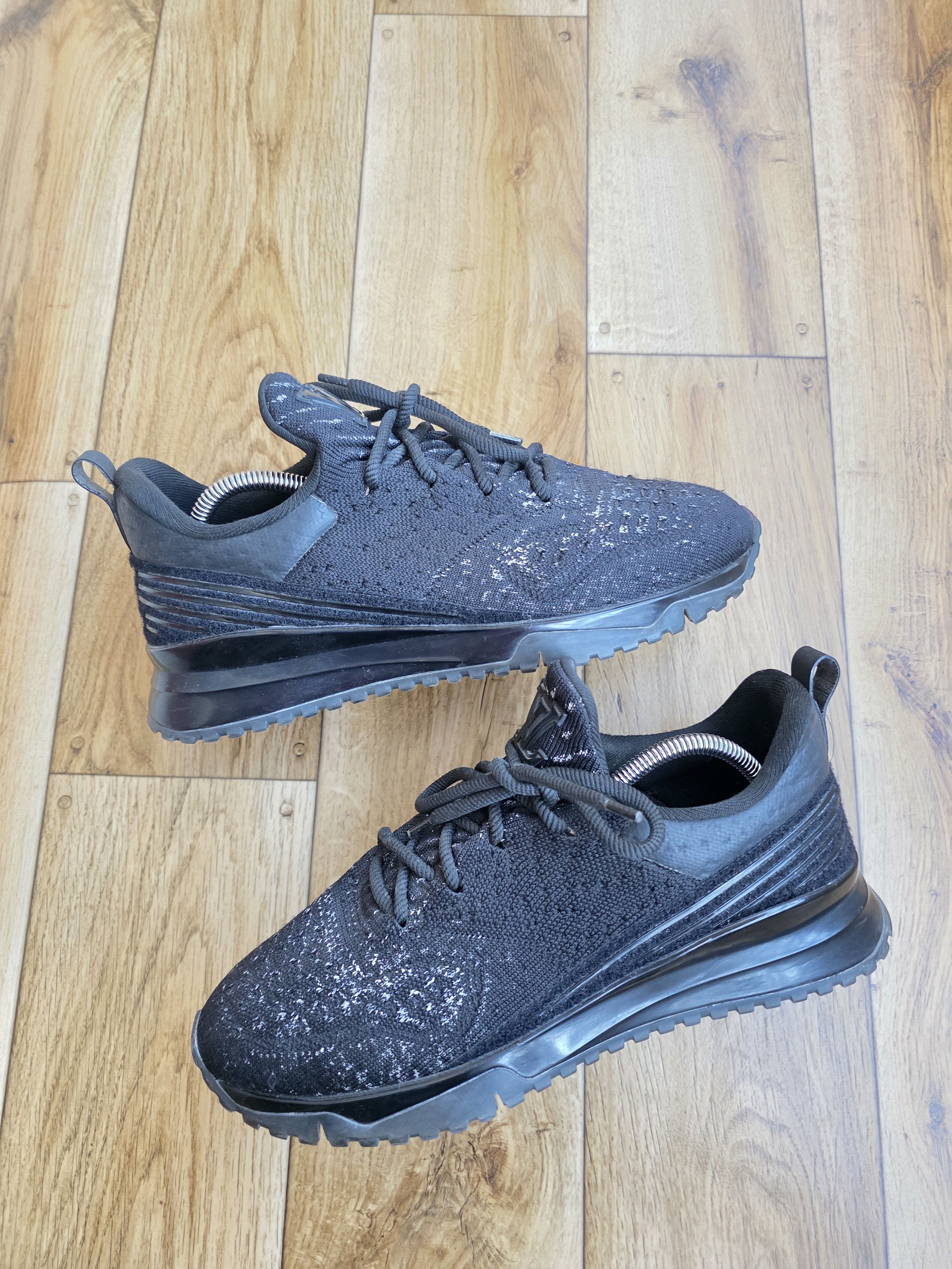 Louis Vuitton LOUIS VUITTON V.N.R KNIT SNEAKERS Size US 10 / EU 43 - 16 Thumbnail