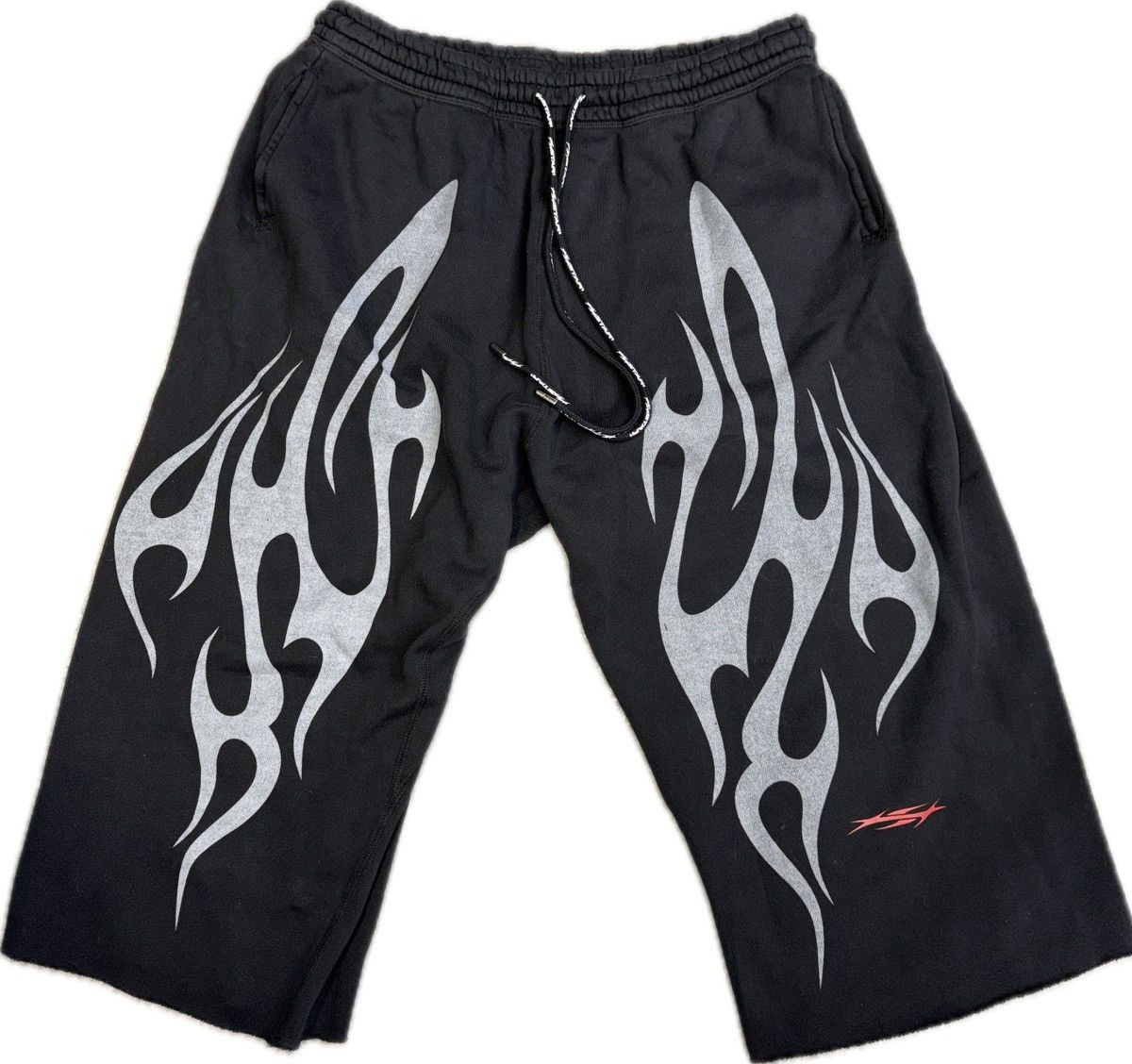 HELLSTAR Hellstar Tribal Flame 3/4 Shorts Size US 38 / EU 54 - 1 Thumbnail