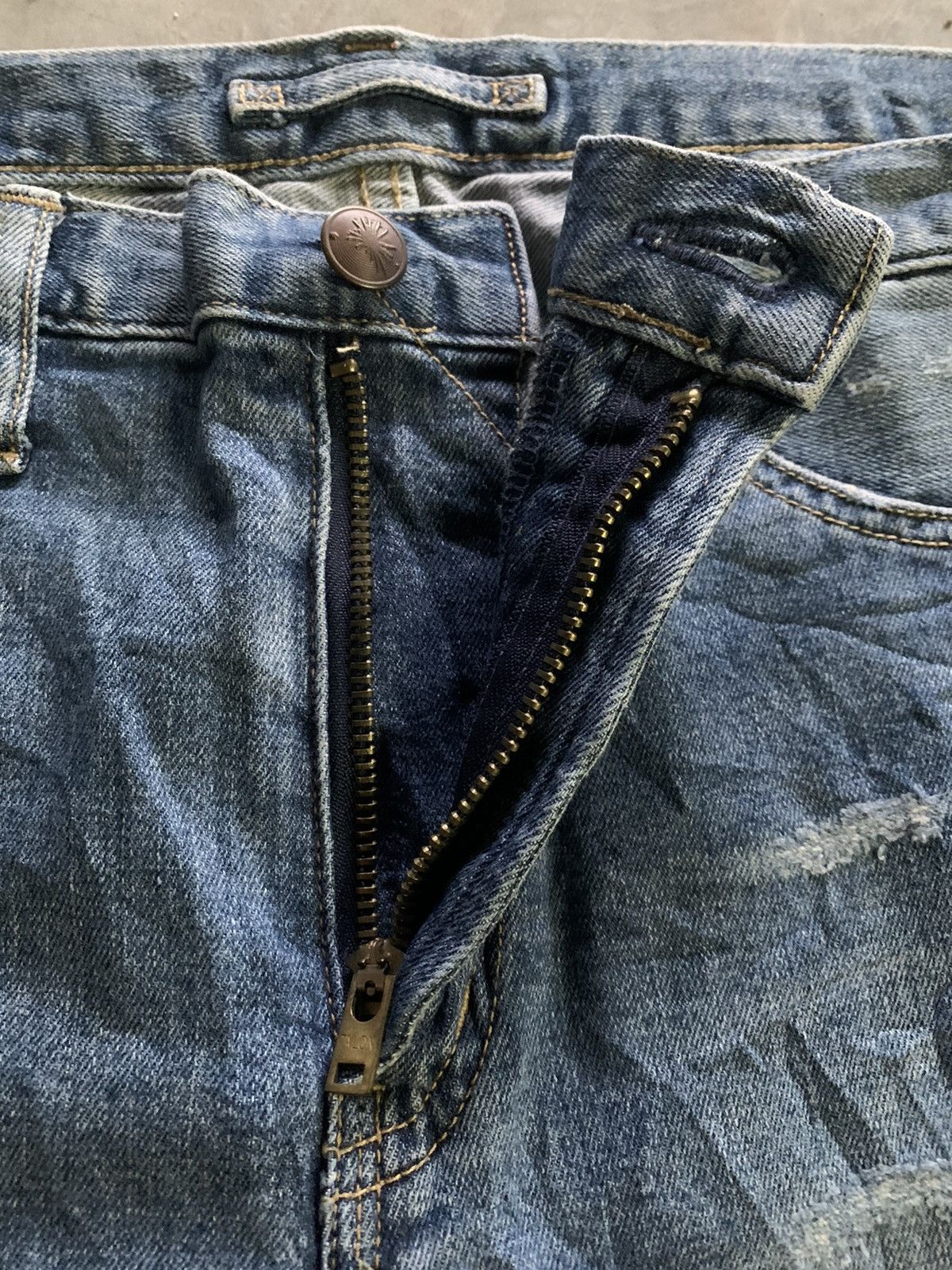 Maison MIHARA YASUHIRO MIHARAYASUHIRO skinny distressed with side goldish line Size US 33 - 5 Thumbnail