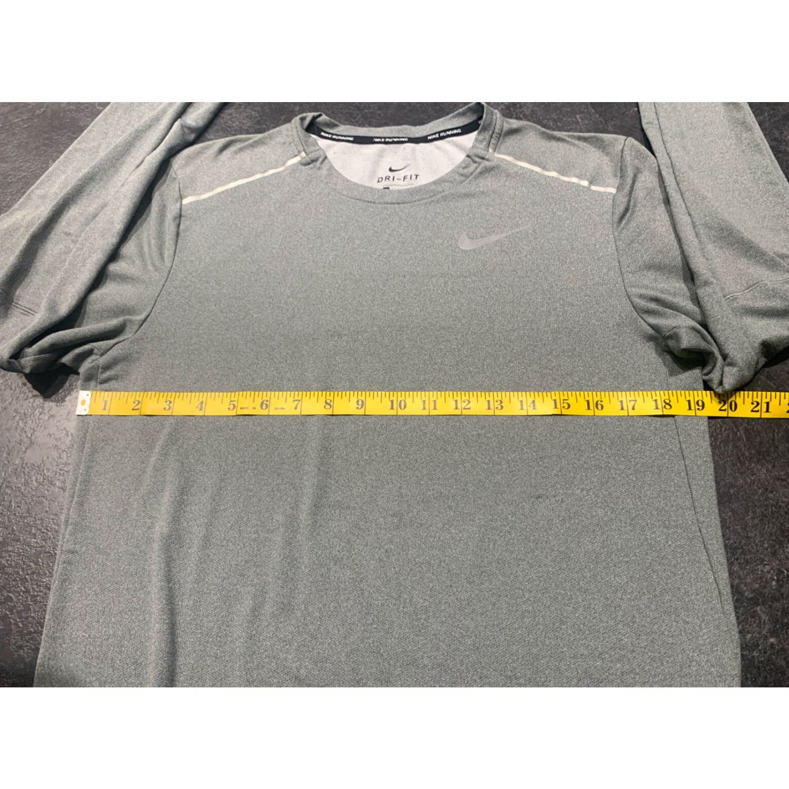 Nike Nike Dri-Fit Long Sleeve Performance Shirt Adult Large Gray Activewear Classic Mens Size US L / EU 52-54 / 3 - 7 Thumbnail
