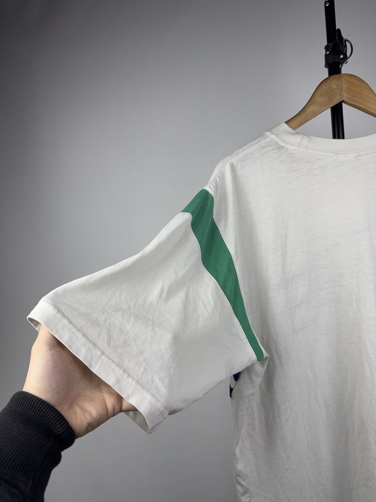 Adidas Retro Adidas Vintage 90s White T-Shirt Chevron Stripe Logo Size US L / EU 52-54 / 3 - 10 Thumbnail