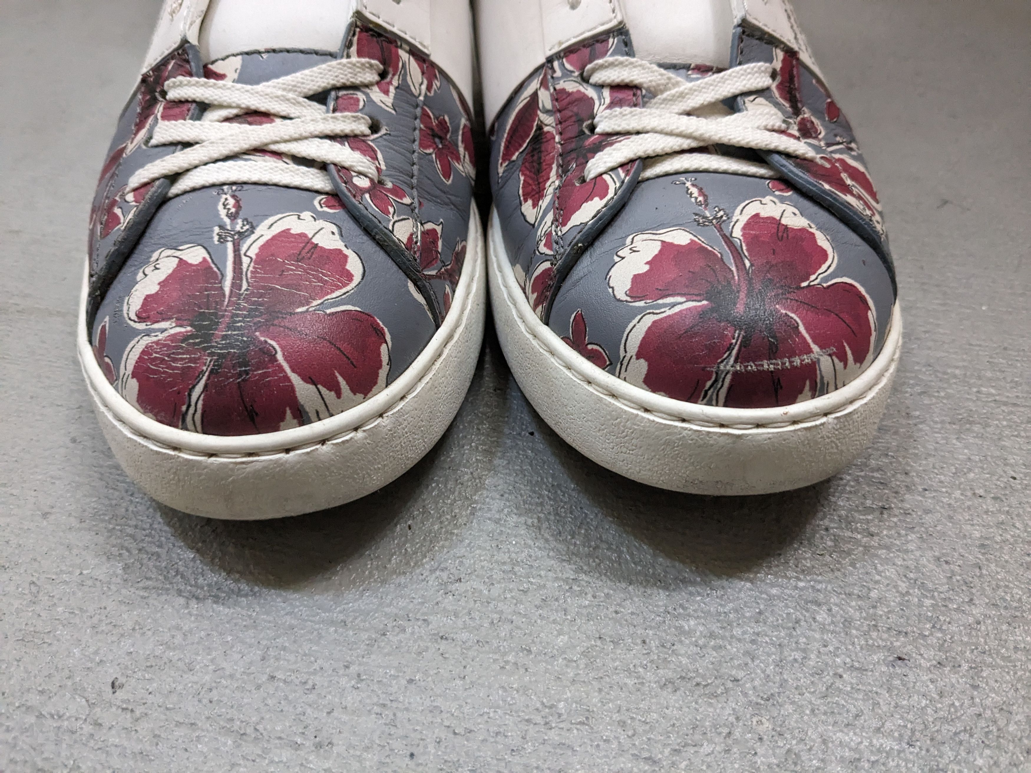 Valentino Valentino Rockstud Sneakers 9.5 42.5 Floral Gray Leather Size US 9.5 / EU 42-43 - 2 Thumbnail
