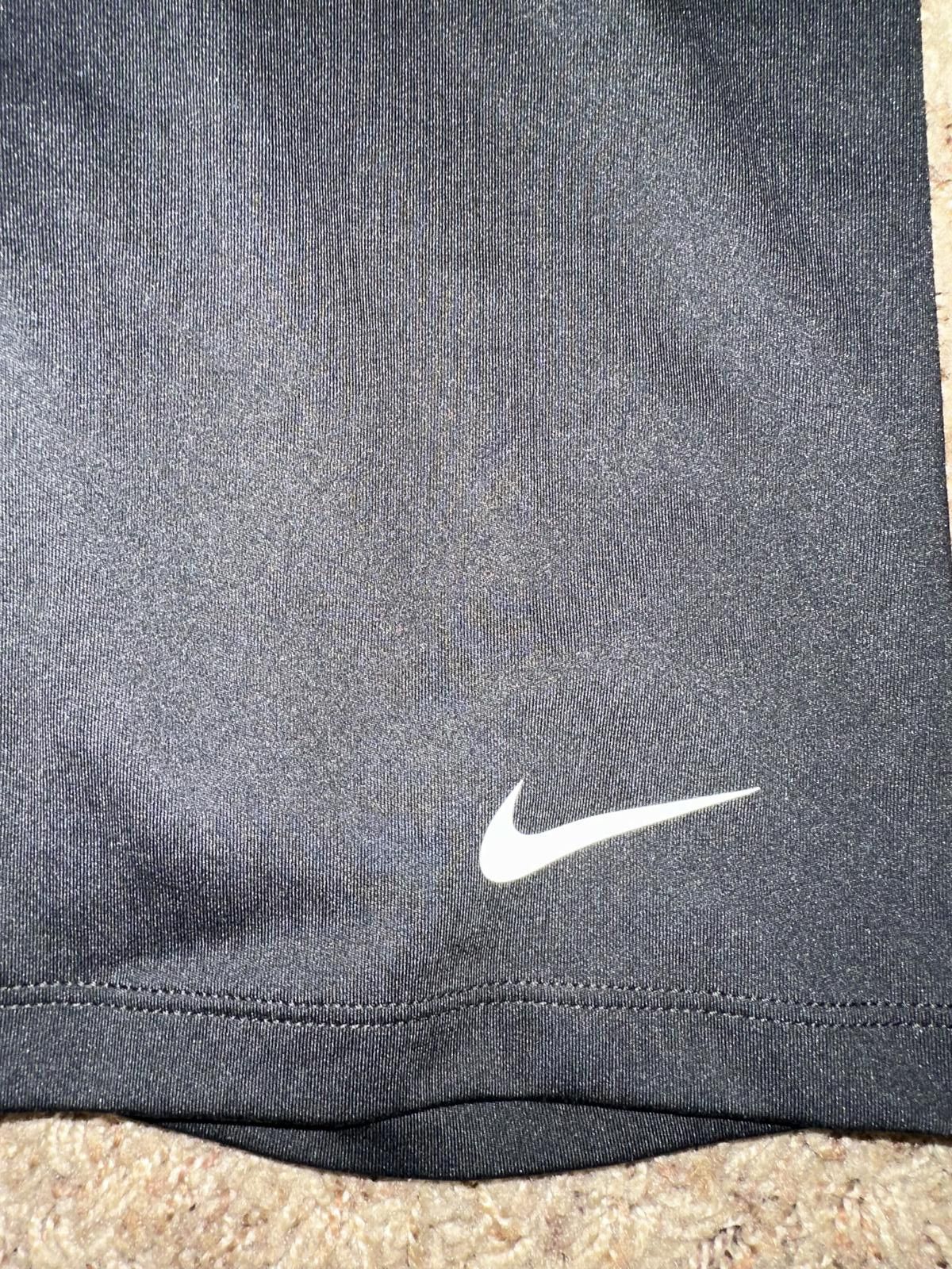 Nike Nike Women's One Dri-FIT 7” Maternity Black Shorts Size 26" / US 2 / IT 38 - 2 Thumbnail