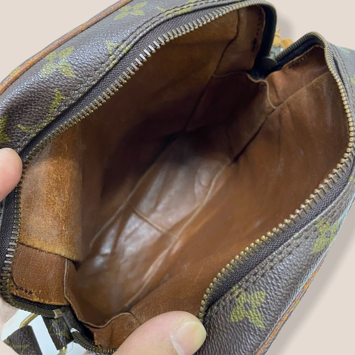 Louis Vuitton ‼️YES‼️ LOUIS VUITTON DANUBE GM SLING BAG ECLAIR ZIPPER Size ONE SIZE - 10 Thumbnail