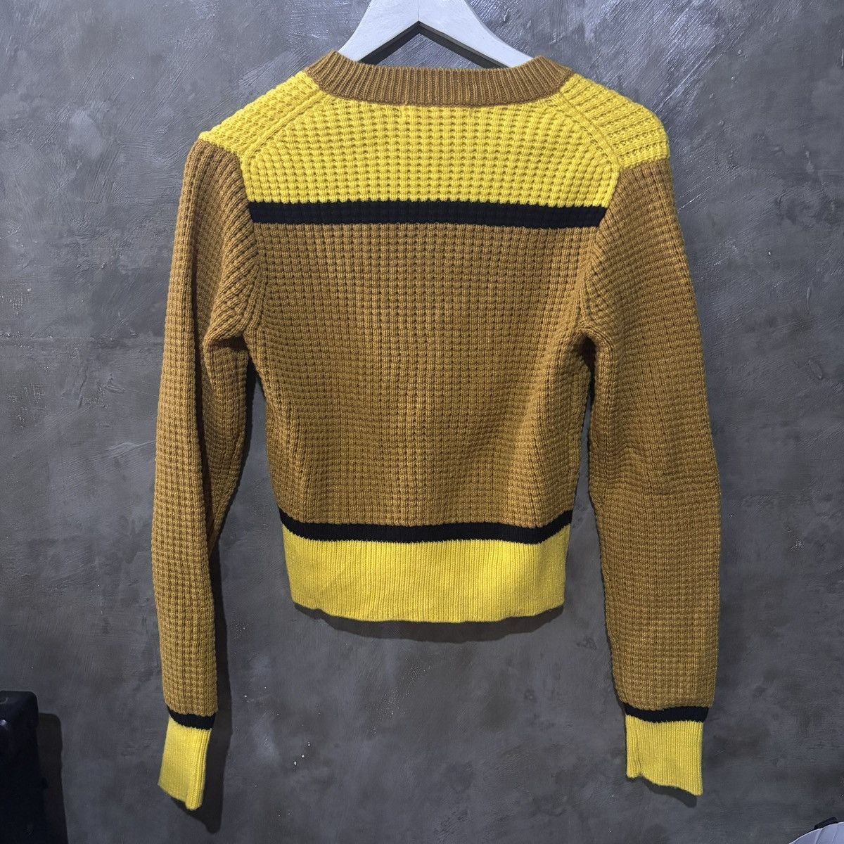 Marni × Uniqlo Marni x Uniqlo Popcorn Knitted V-Neck Sweater Size M / US 6-8 / IT 42-44 - 4 Thumbnail