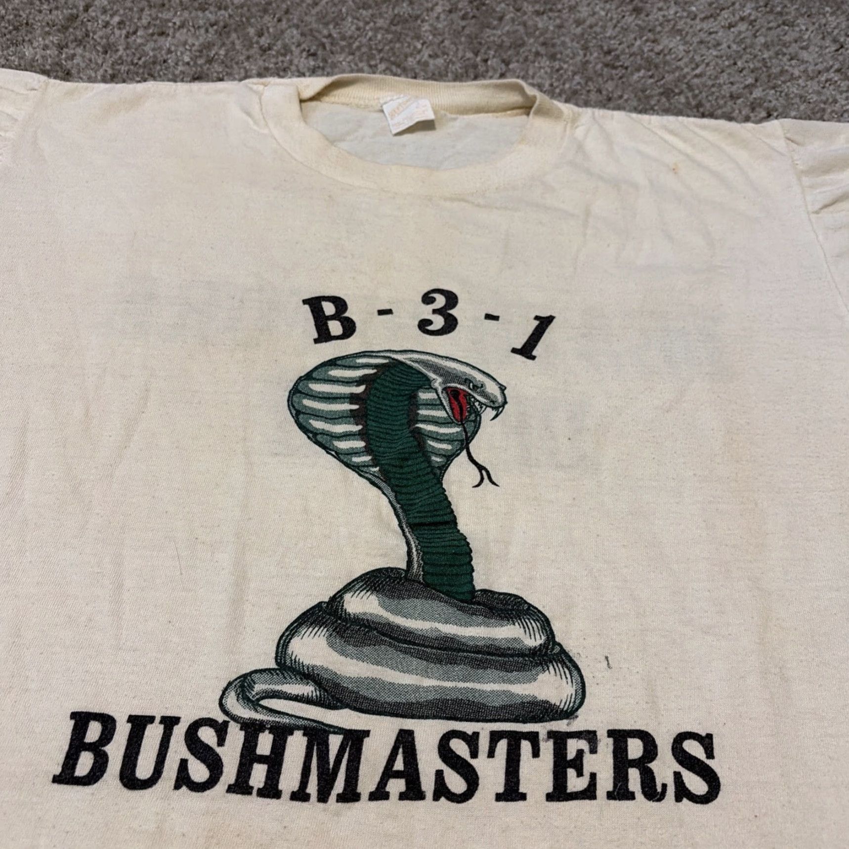 Vintage VTG 70s Death Before Defeat Army Military Bravo Bushmasters White T-Shirt L Mens Size US L / EU 52-54 / 3 - 3 Thumbnail