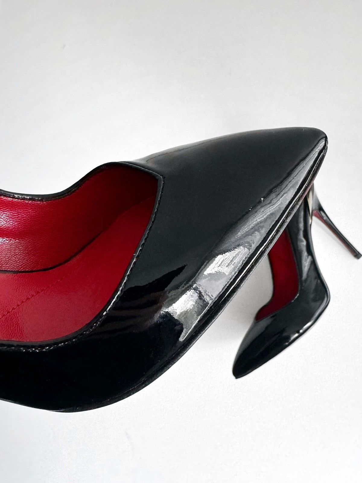 Paciotti Extremely rare black dagger heels with gold heartdetail. Size US 6 / IT 36 - 6 Thumbnail