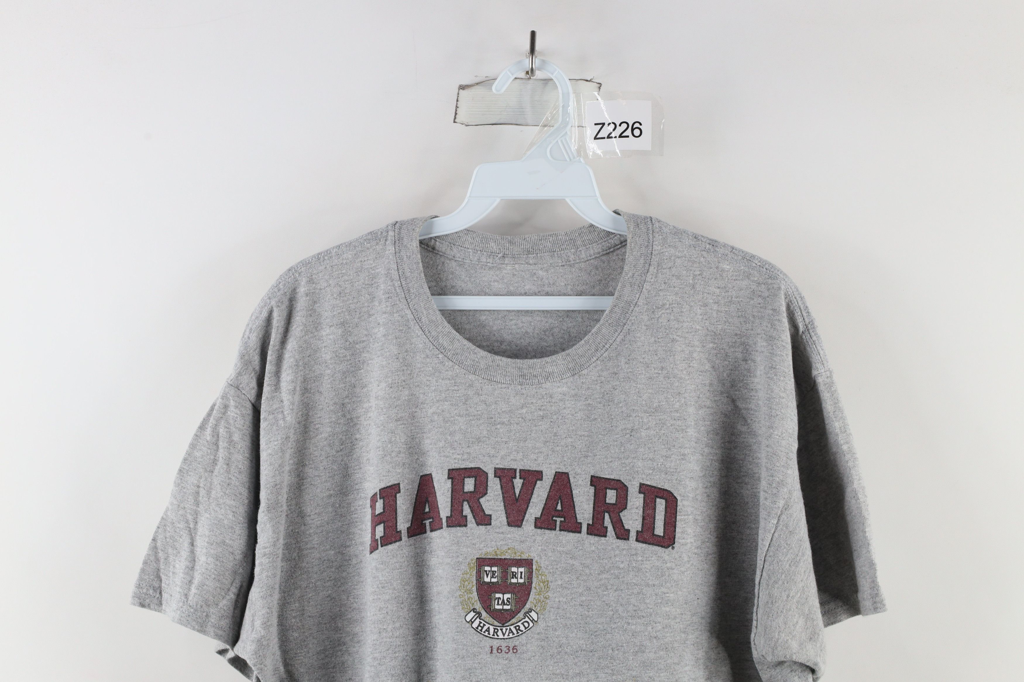 Vintage Vintage Out Ivy League Harvard University Crest T-Shirt Size US L / EU 52-54 / 3 - 2 Thumbnail