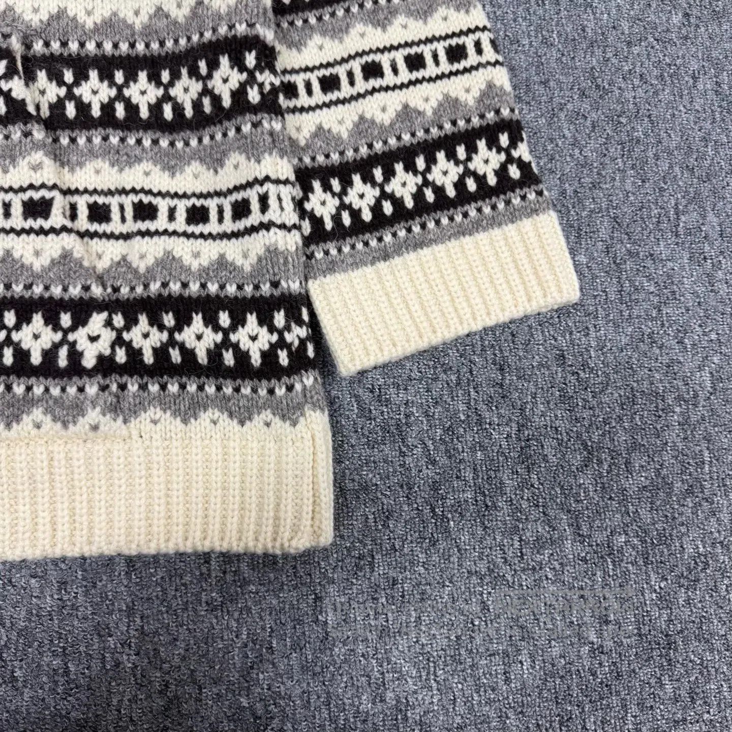 Celine CELINE Fair Island ethnic-style pattern with V-neck Knitte Size US M / EU 48-50 / 2 - 4 Thumbnail