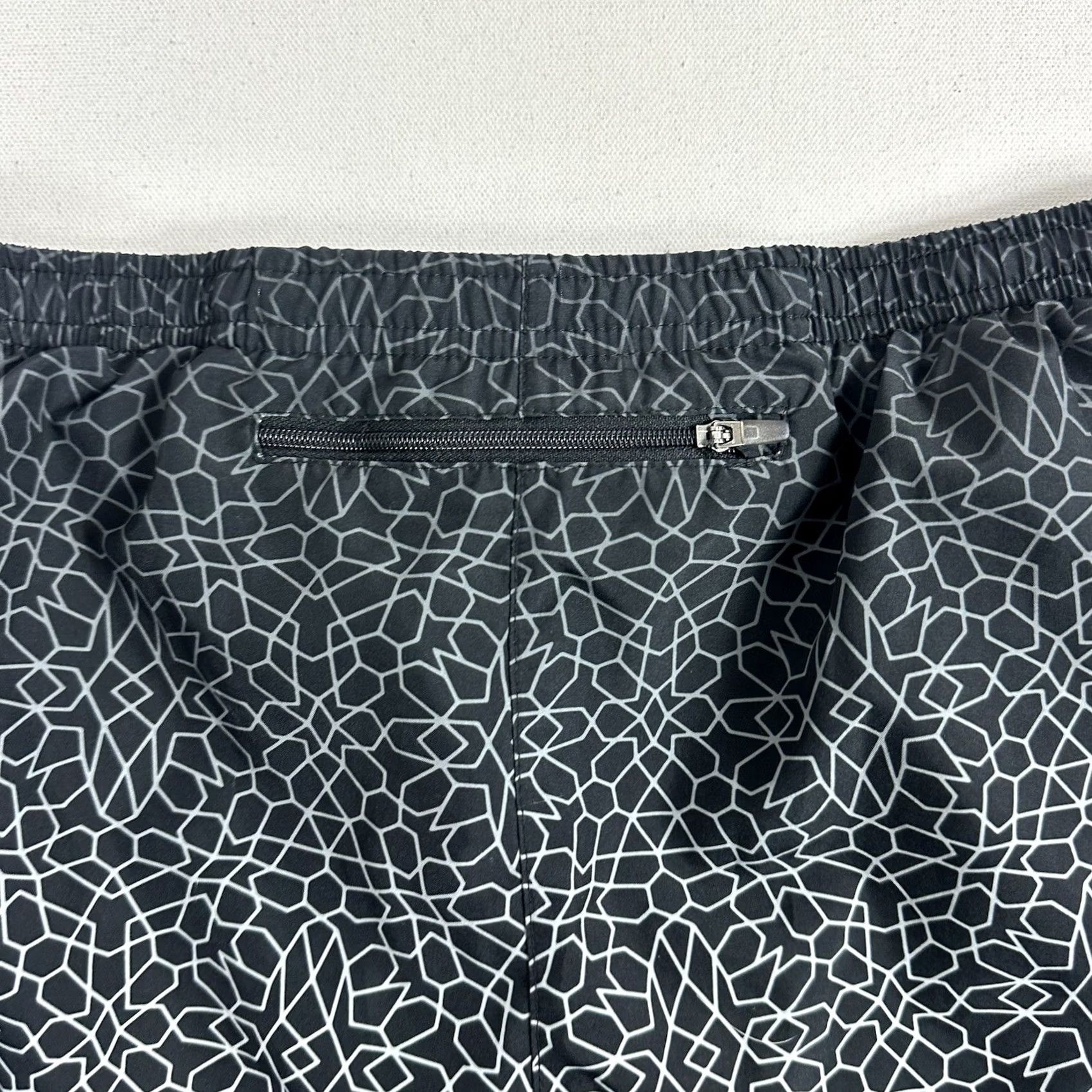 Nike Nike Womens Starglass Print Athletic Shorts Black Size Small Size 28" / US 6 / IT 42 - 5 Thumbnail