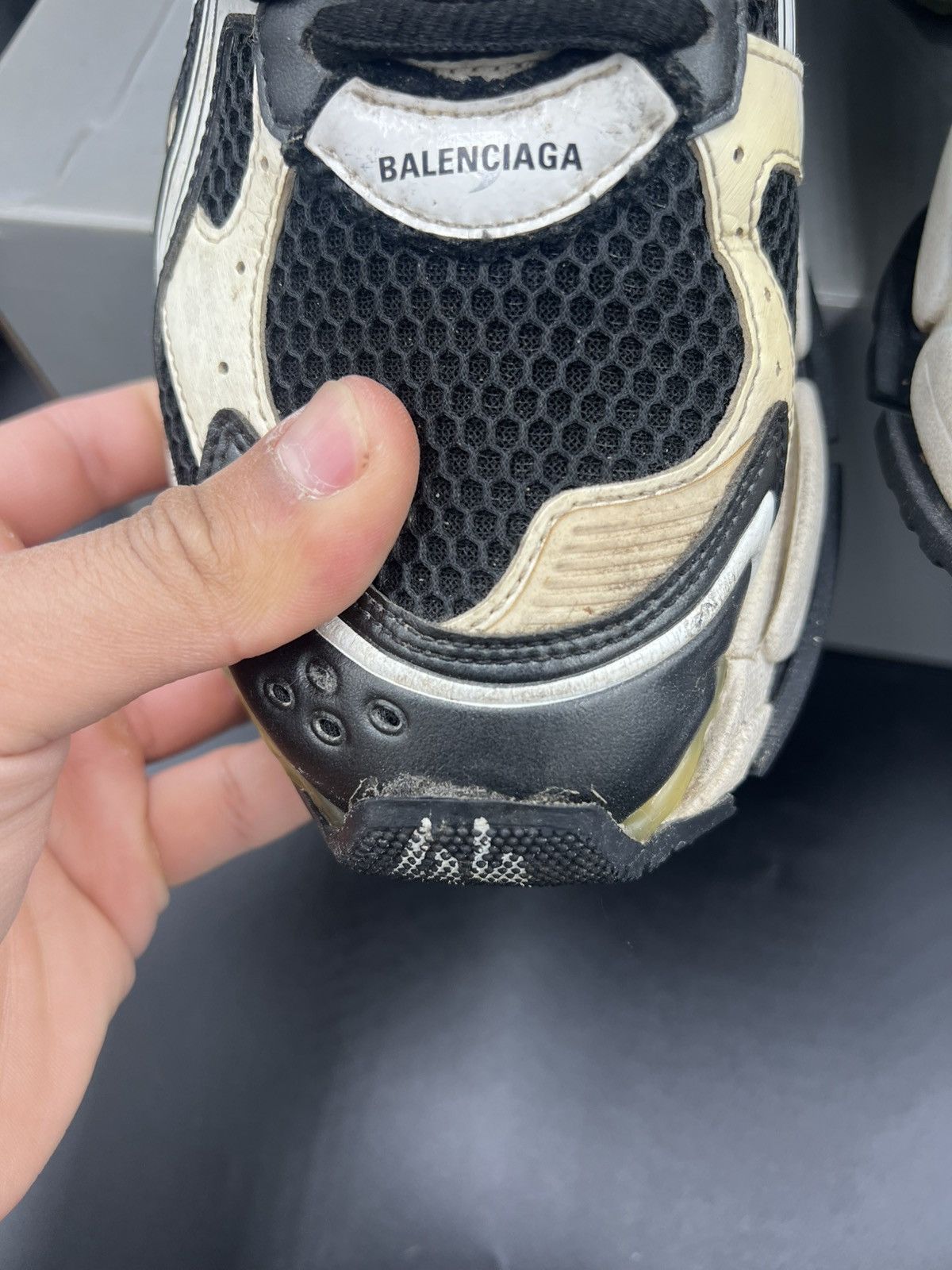 Balenciaga Size 11us / 44eu Balenciaga Runner Black White Size US 11 / EU 44 - 4 Thumbnail