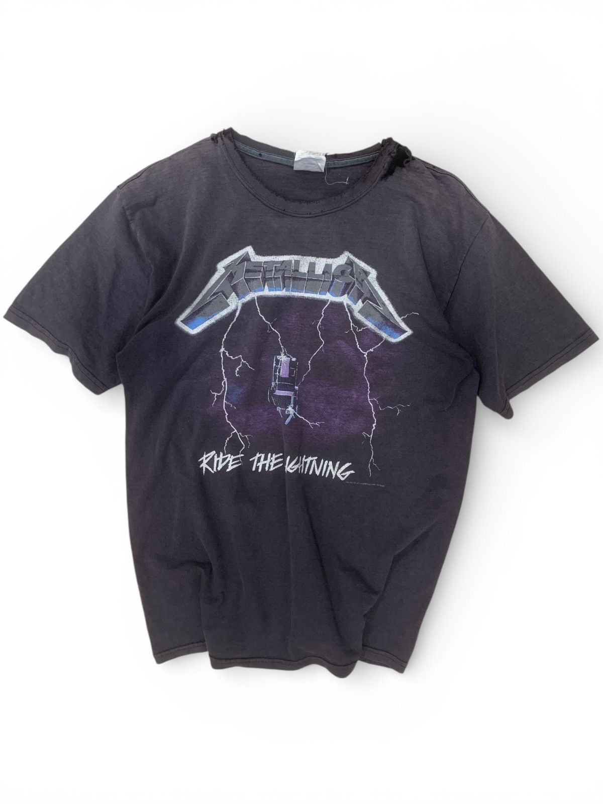 Band Tees Vintage Sunfaded 2000s Metallica Distressed Band Tee Size US L / EU 52-54 / 3 - 1 Thumbnail