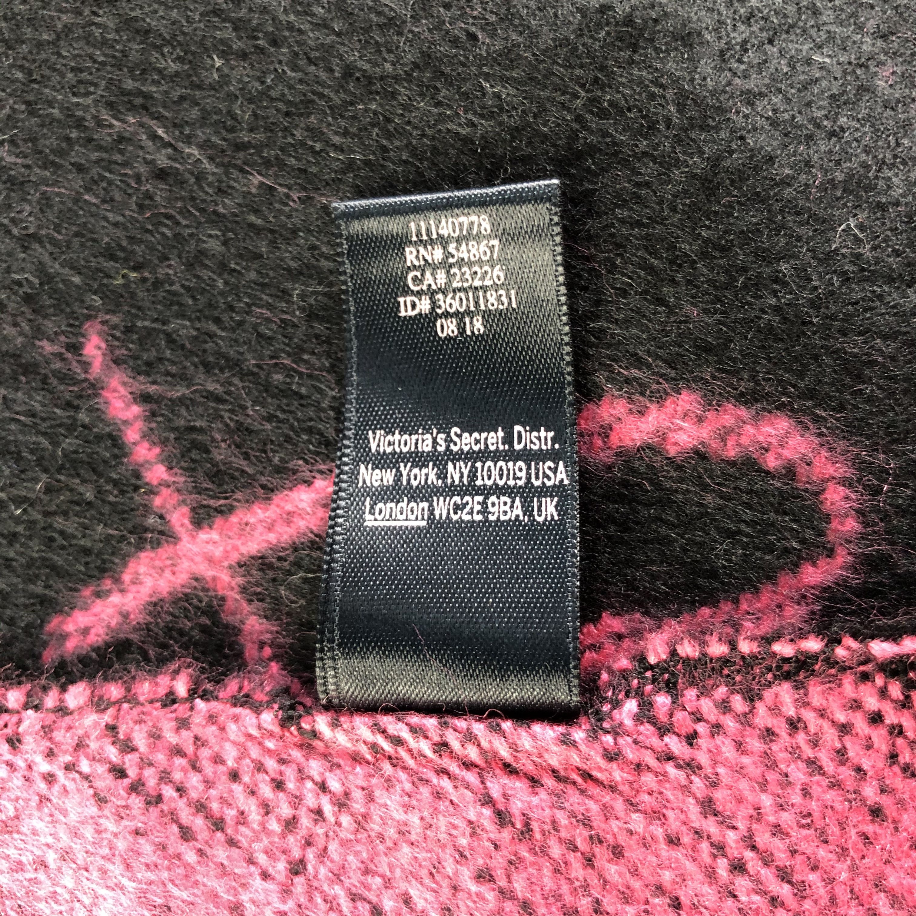 Victoria's Secret Victoria's Secret Scarf / Muffler / Neckwear P642 Size ONE SIZE - 4 Thumbnail