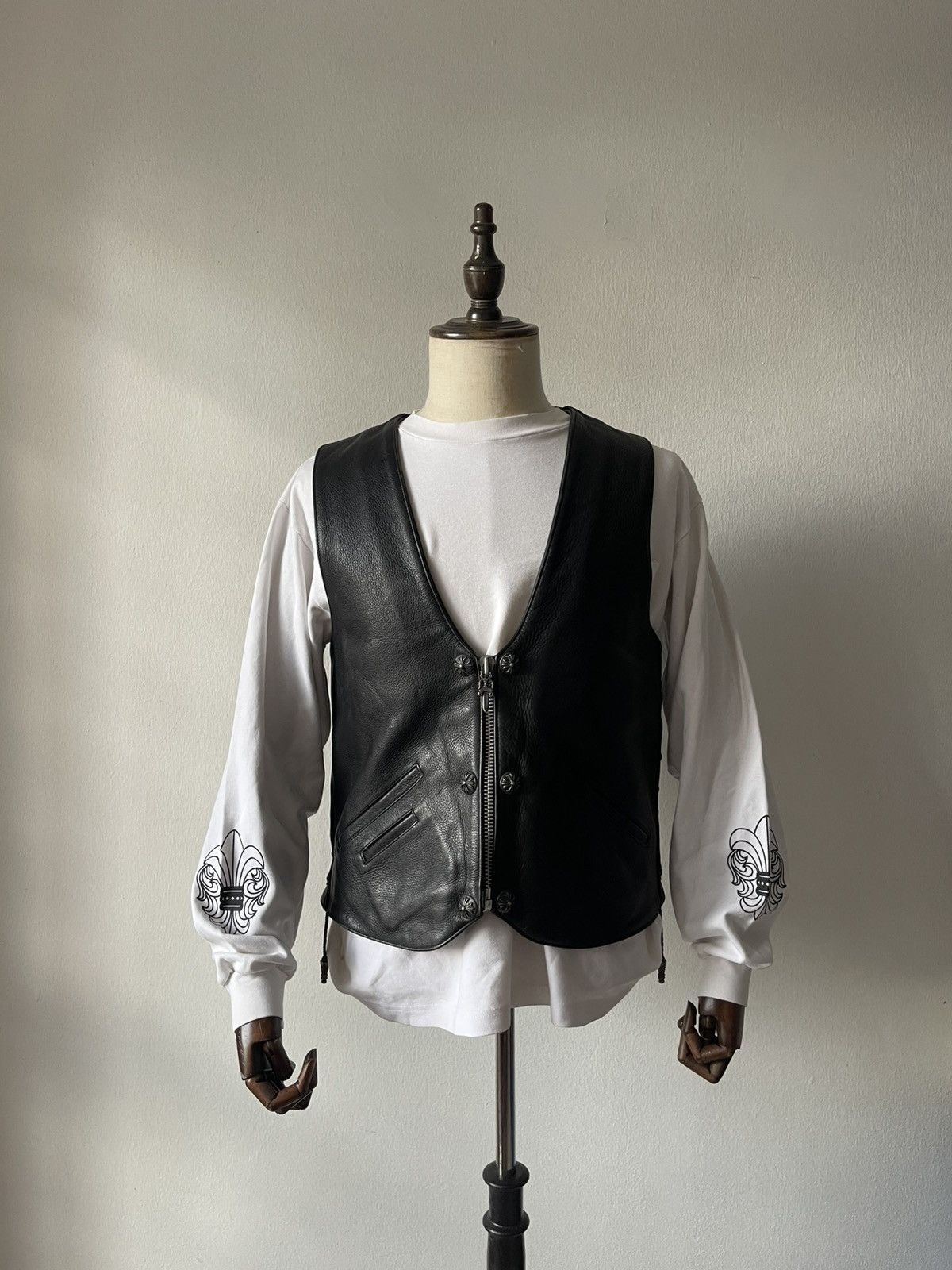 Chrome Hearts 1995 Iconic Chrome Hearts Six Button Leather Vest Size US M / EU 48-50 / 2 - 1 Thumbnail