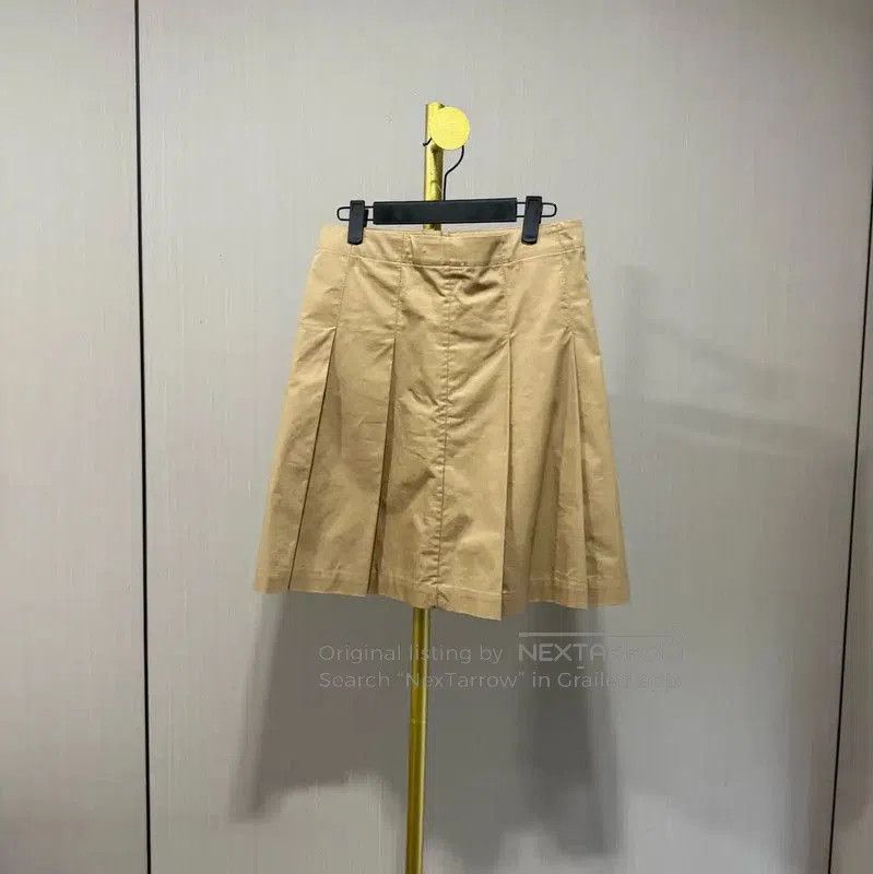 Burberry Burberry Khaki Cotton Women's Shorts. Size 28" / US 6 / IT 42 - 2 Thumbnail
