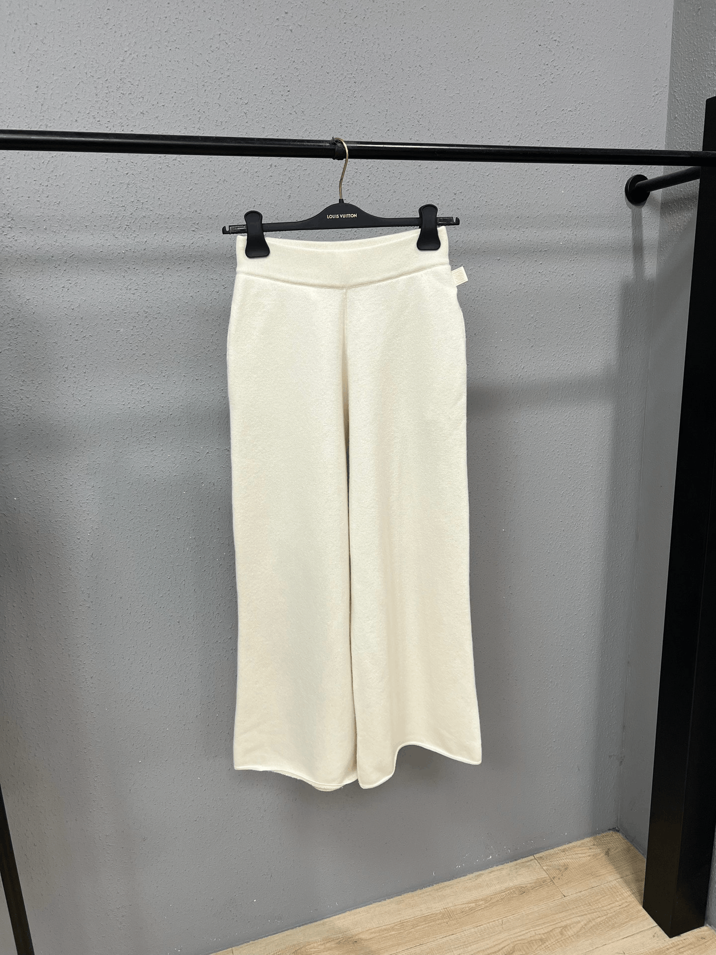 Loewe Loewe Casual Pants 24 Women Size 24" / US 00 / IT 34 - 1 Thumbnail