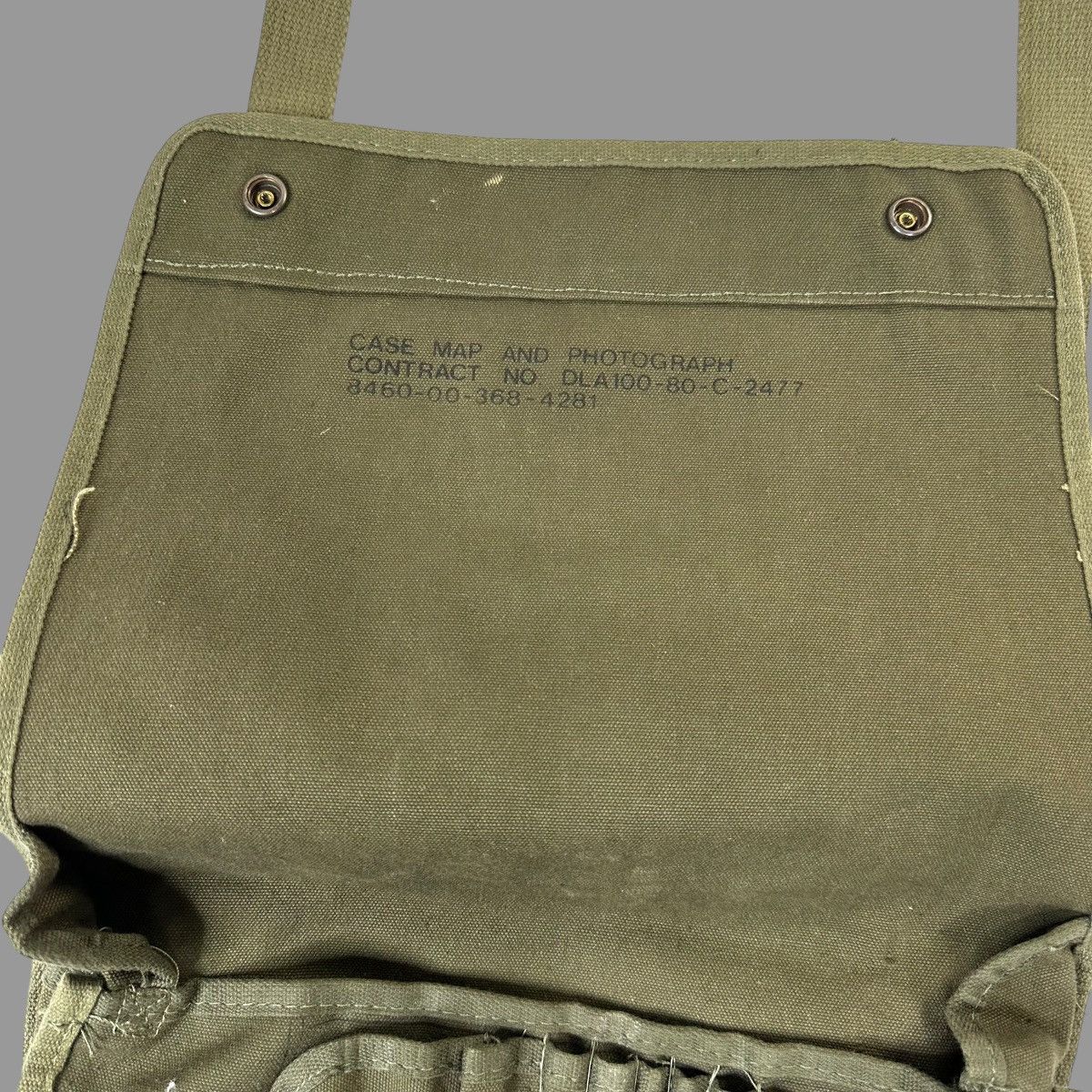 Vintage Vintage ww2 era military gas mask bag Size ONE SIZE - 4 Thumbnail